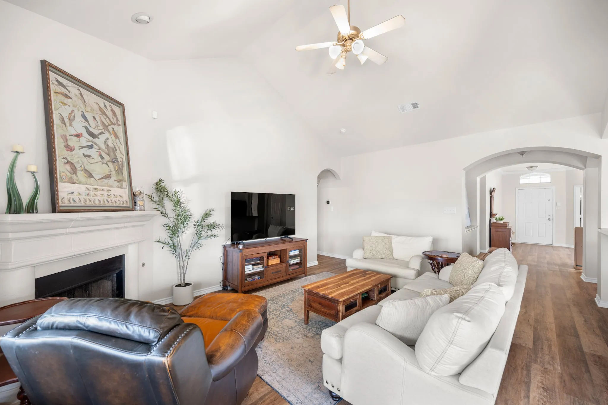 Single Family Residence For Sale in Denton County , 2721 Clubhouse Drive, Denton, Texas 76210, 4 Bedroom, 2 Bathroom, 2 Garage spaces, 2,330 Sqft, built in 2004, Preowned, mls#21199293, Real Estate Agent in Denton, Homes For Sale in Denton county, Homes For Sale in Denton, Realtor in Denton Texas, Real Estate Brokerage Independent Realty Texas, Luminita Cordes Realtor