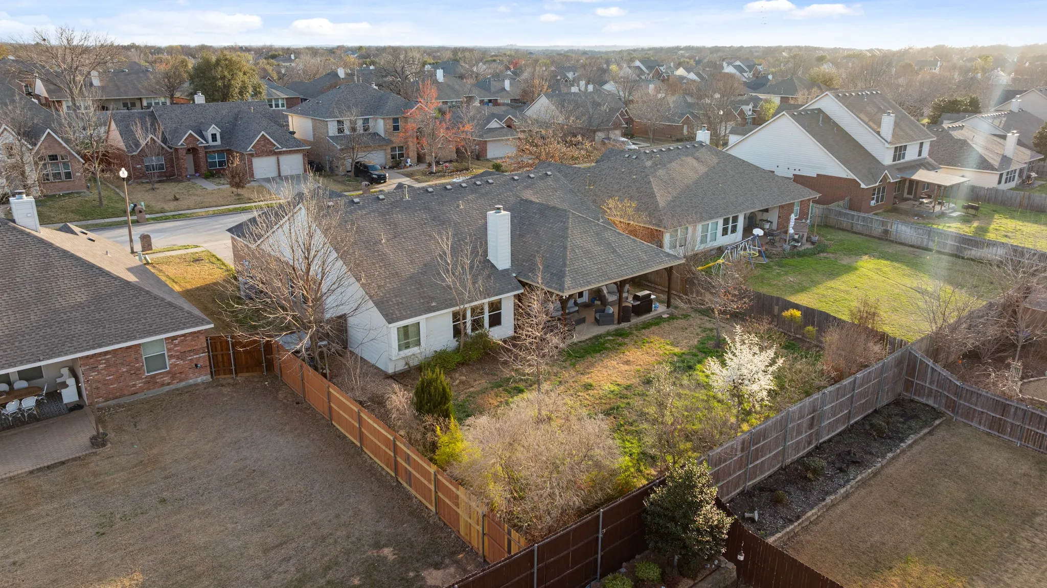 Single Family Residence For Sale in Denton County , 2721 Clubhouse Drive, Denton, Texas 76210, 4 Bedroom, 2 Bathroom, 2 Garage spaces, 2,330 Sqft, built in 2004, Preowned, mls#21199293, Real Estate Agent in Denton, Homes For Sale in Denton county, Homes For Sale in Denton, Realtor in Denton Texas, Real Estate Brokerage Independent Realty Texas, Luminita Cordes Realtor
