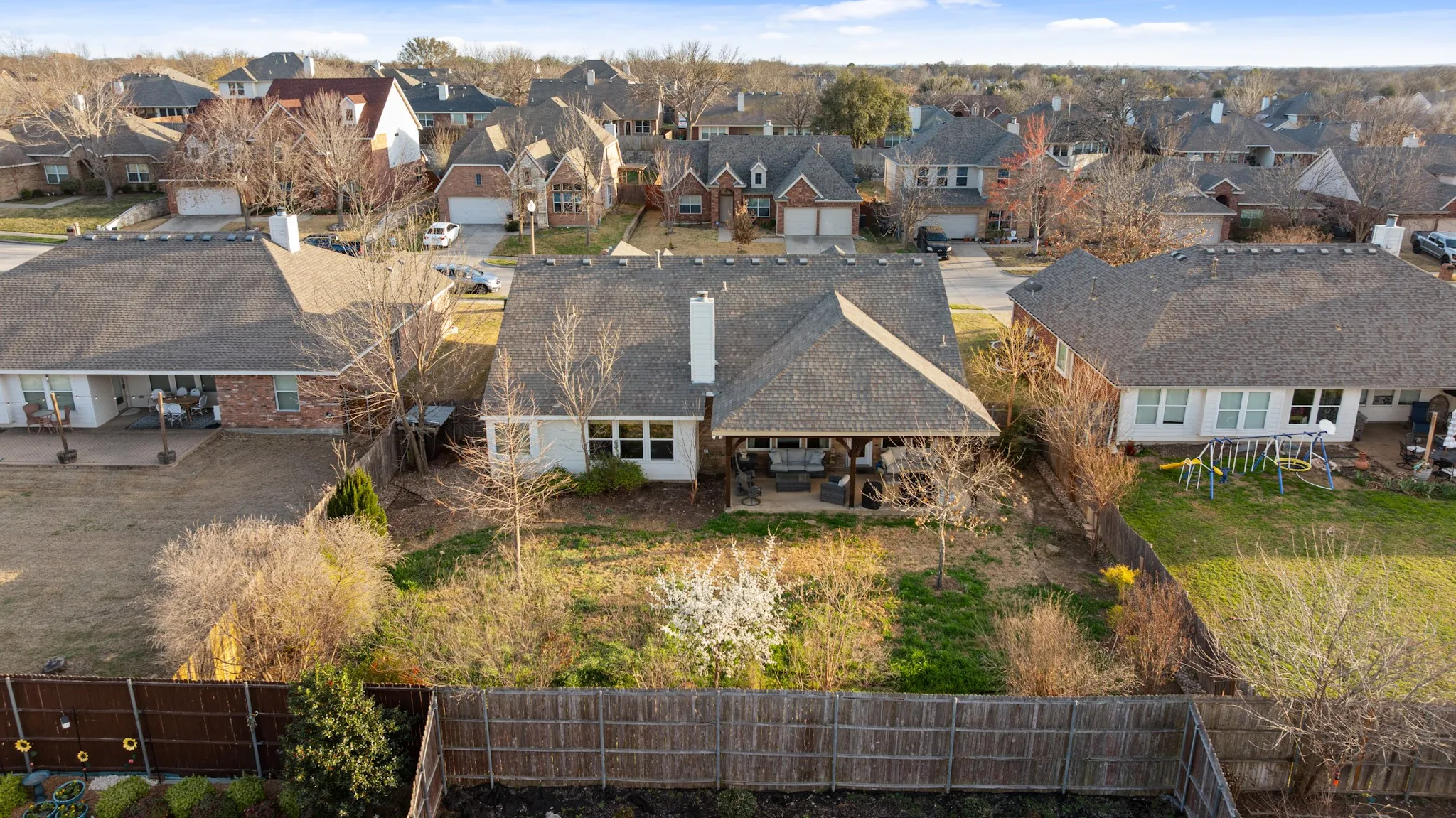 Single Family Residence For Sale in Denton County , 2721 Clubhouse Drive, Denton, Texas 76210, 4 Bedroom, 2 Bathroom, 2 Garage spaces, 2,330 Sqft, built in 2004, Preowned, mls#21199293, Real Estate Agent in Denton, Homes For Sale in Denton county, Homes For Sale in Denton, Realtor in Denton Texas, Real Estate Brokerage Independent Realty Texas, Luminita Cordes Realtor