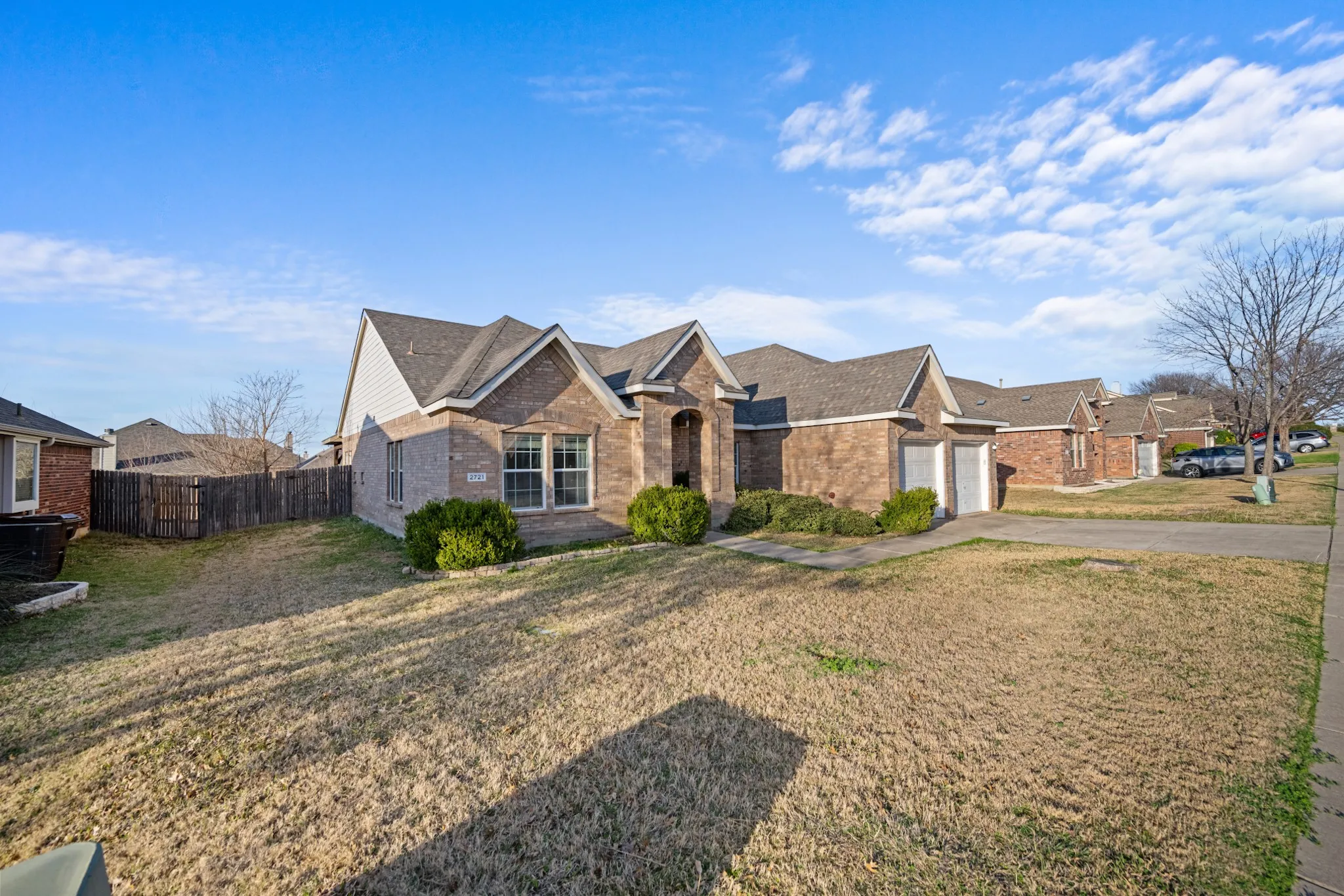 Single Family Residence For Sale in Denton County , 2721 Clubhouse Drive, Denton, Texas 76210, 4 Bedroom, 2 Bathroom, 2 Garage spaces, 2,330 Sqft, built in 2004, Preowned, mls#21199293, Real Estate Agent in Denton, Homes For Sale in Denton county, Homes For Sale in Denton, Realtor in Denton Texas, Real Estate Brokerage Independent Realty Texas, Luminita Cordes Realtor