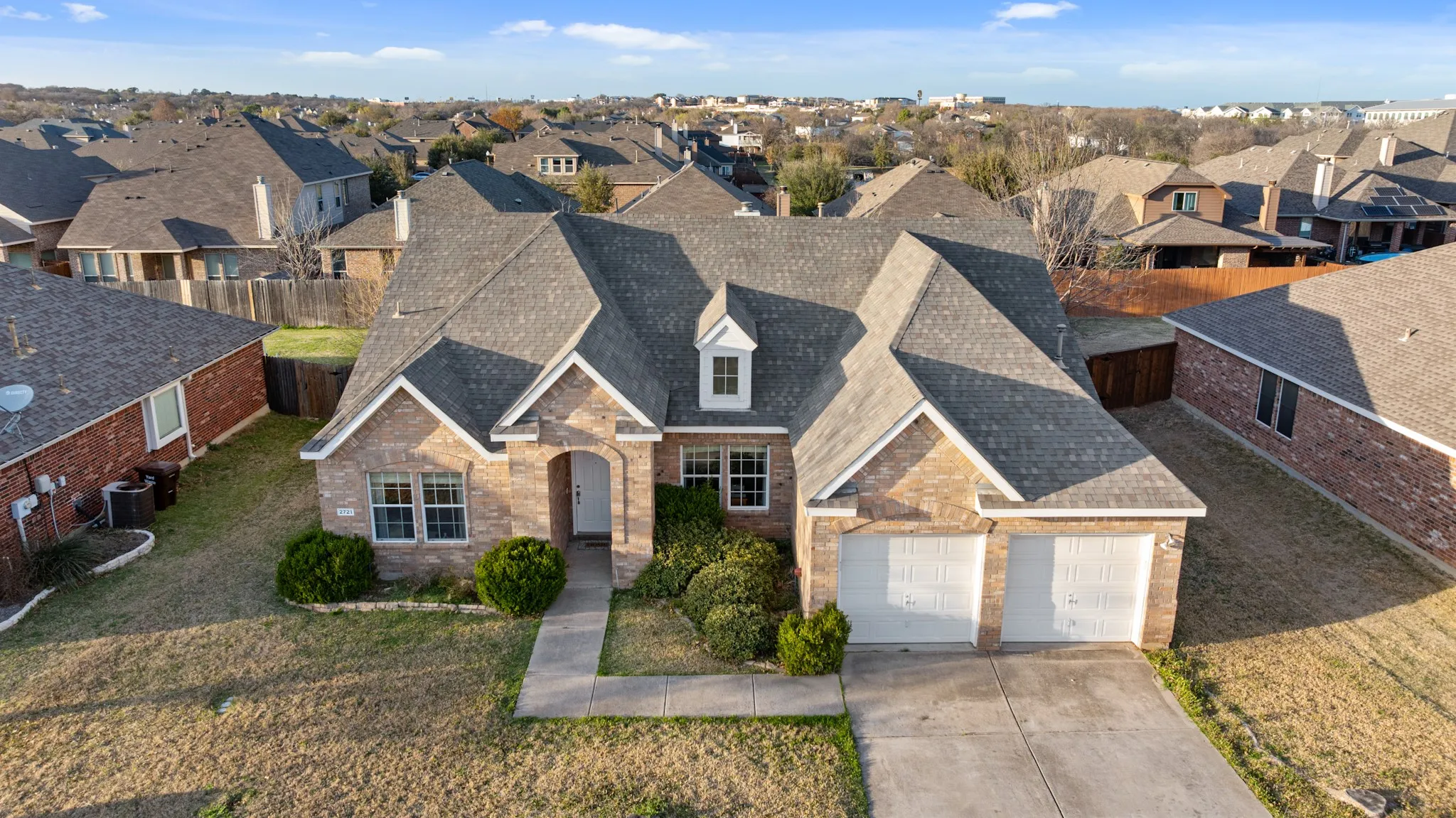 Single Family Residence For Sale in Denton County , 2721 Clubhouse Drive, Denton, Texas 76210, 4 Bedroom, 2 Bathroom, 2 Garage spaces, 2,330 Sqft, built in 2004, Preowned, mls#21199293, Real Estate Agent in Denton, Homes For Sale in Denton county, Homes For Sale in Denton, Realtor in Denton Texas, Real Estate Brokerage Independent Realty Texas, Luminita Cordes Realtor