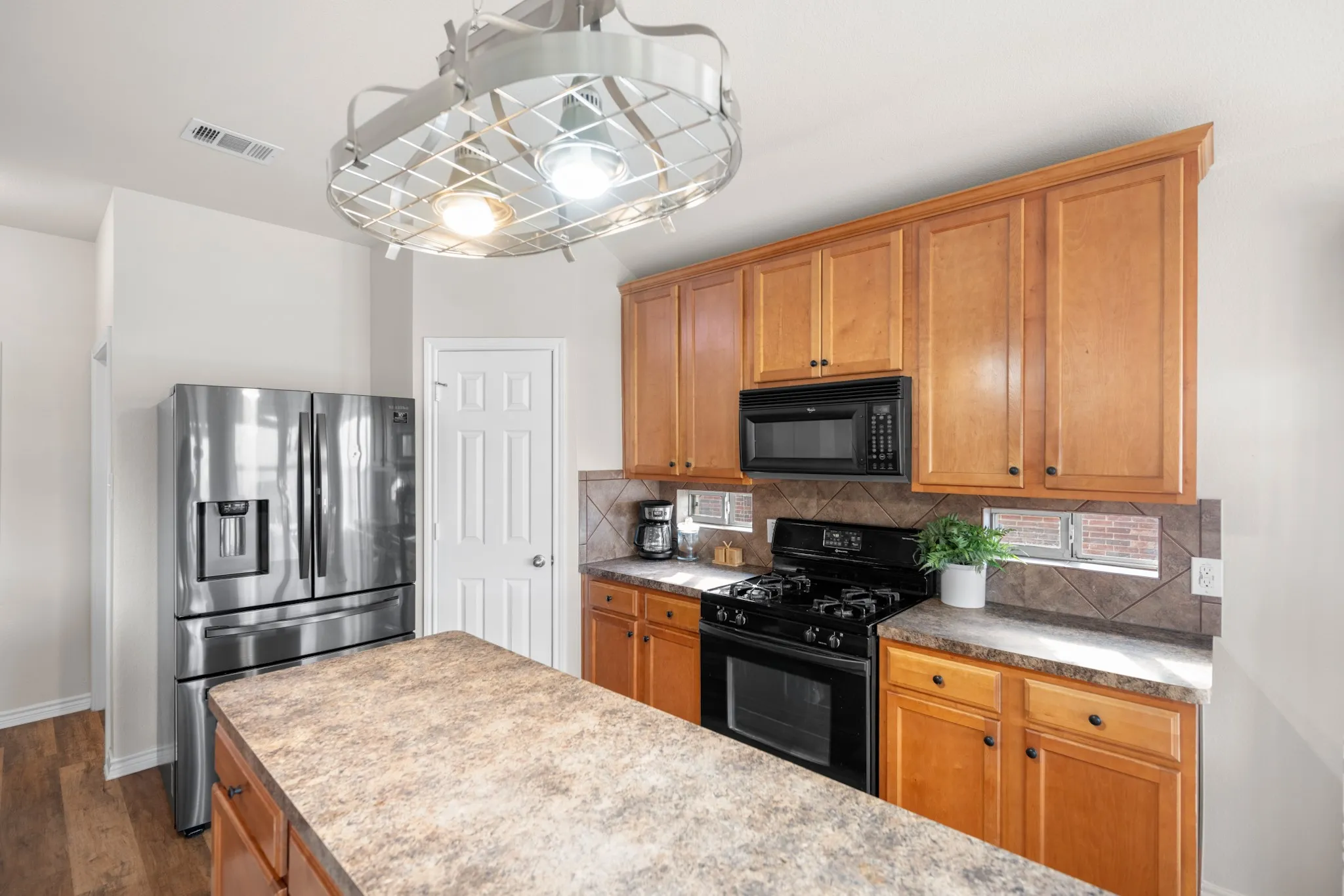 Single Family Residence For Sale in Denton County , 2721 Clubhouse Drive, Denton, Texas 76210, 4 Bedroom, 2 Bathroom, 2 Garage spaces, 2,330 Sqft, built in 2004, Preowned, mls#21199293, Real Estate Agent in Denton, Homes For Sale in Denton county, Homes For Sale in Denton, Realtor in Denton Texas, Real Estate Brokerage Independent Realty Texas, Luminita Cordes Realtor