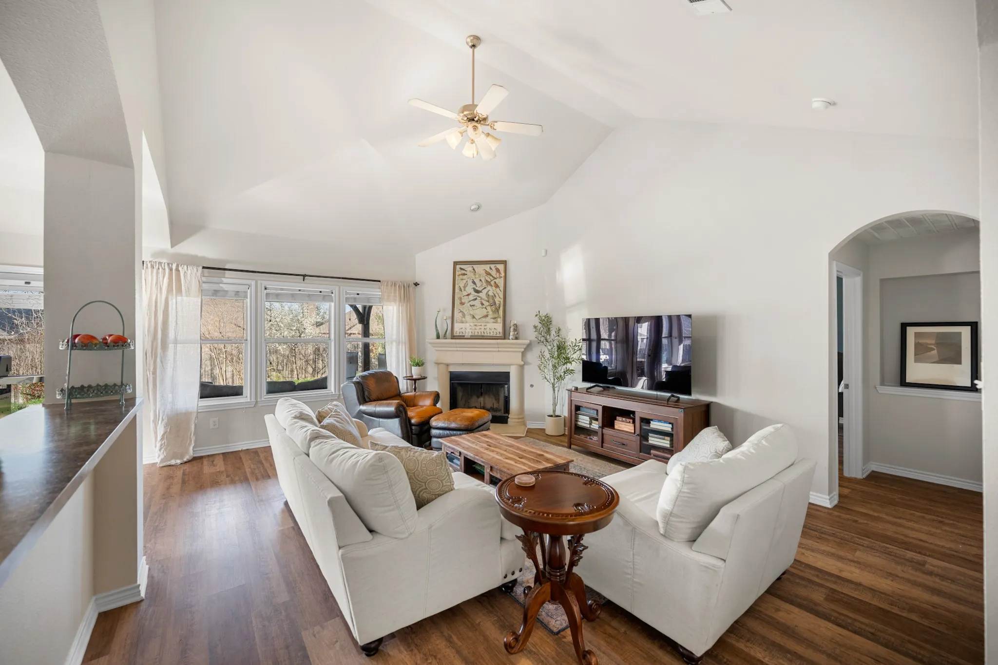 Single Family Residence For Sale in Denton County , 2721 Clubhouse Drive, Denton, Texas 76210, 4 Bedroom, 2 Bathroom, 2 Garage spaces, 2,330 Sqft, built in 2004, Preowned, mls#21199293, Real Estate Agent in Denton, Homes For Sale in Denton county, Homes For Sale in Denton, Realtor in Denton Texas, Real Estate Brokerage Independent Realty Texas, Luminita Cordes Realtor