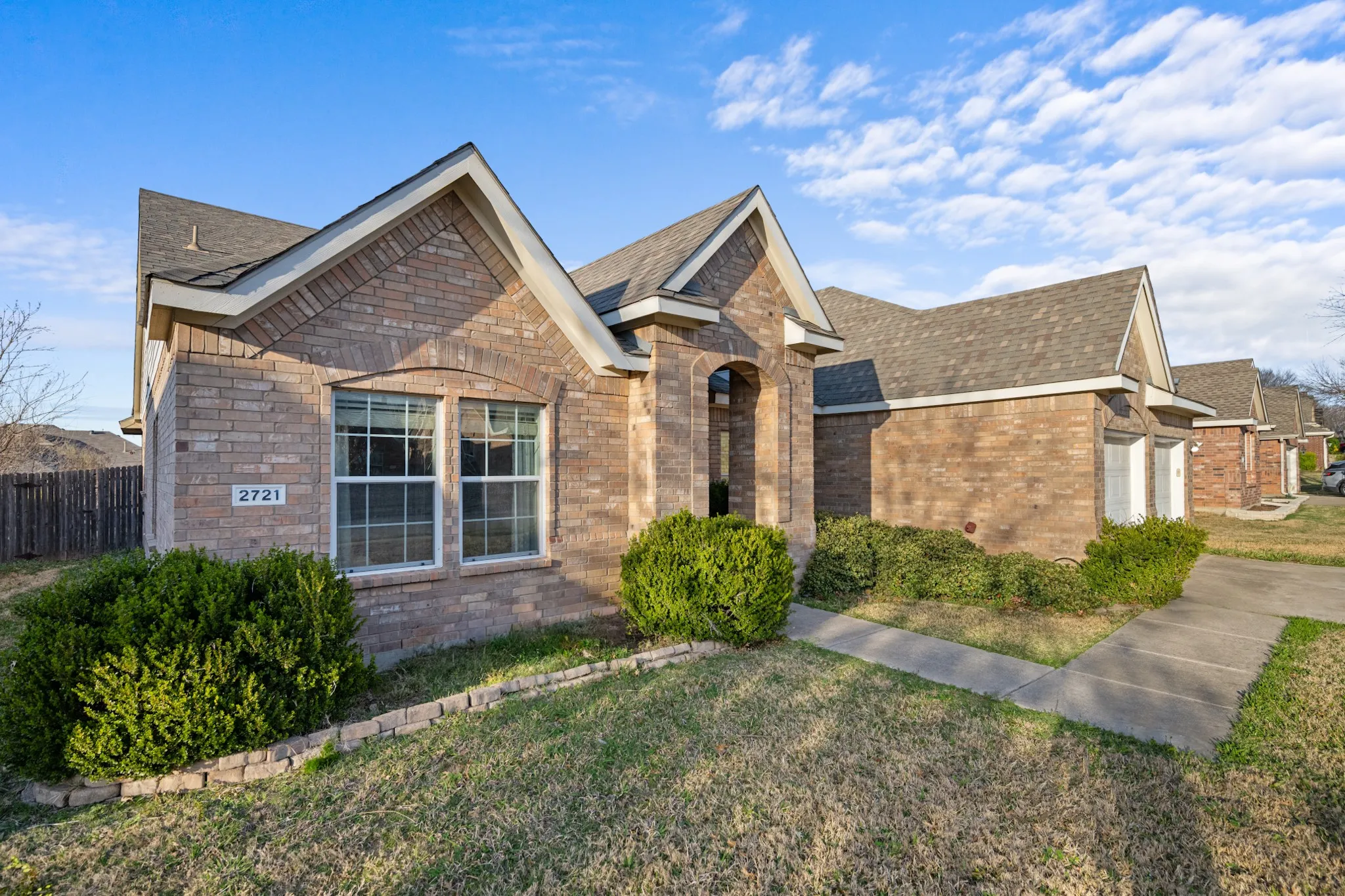 Single Family Residence For Sale in Denton County , 2721 Clubhouse Drive, Denton, Texas 76210, 4 Bedroom, 2 Bathroom, 2 Garage spaces, 2,330 Sqft, built in 2004, Preowned, mls#21199293, Real Estate Agent in Denton, Homes For Sale in Denton county, Homes For Sale in Denton, Realtor in Denton Texas, Real Estate Brokerage Independent Realty Texas, Luminita Cordes Realtor