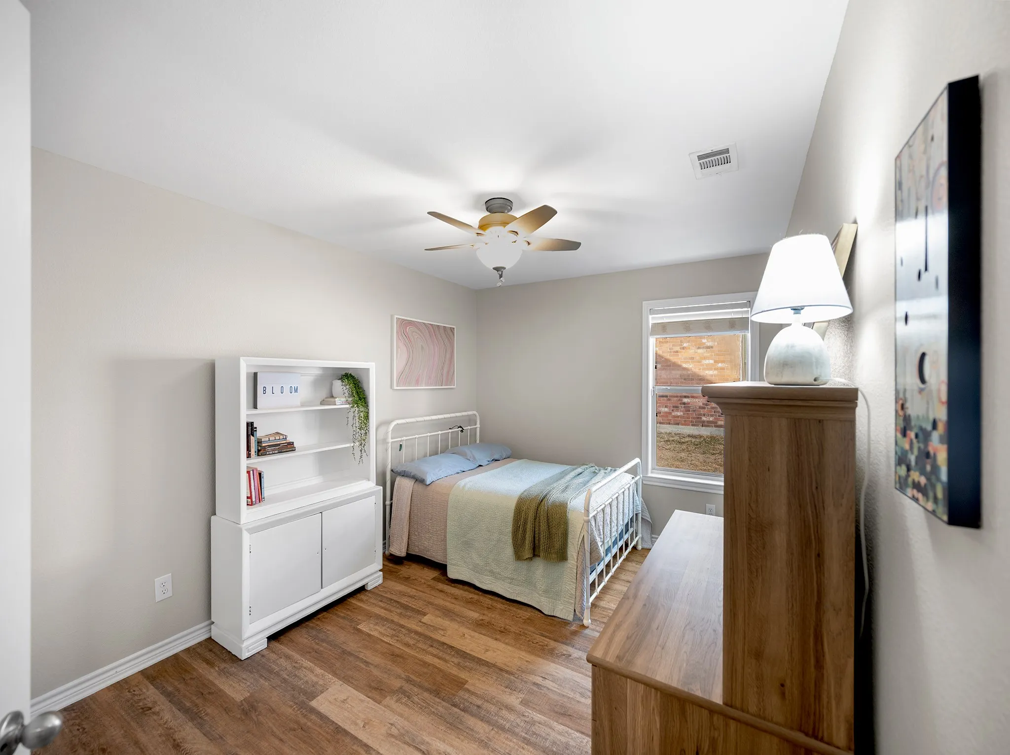 Single Family Residence For Sale in Denton County , 2721 Clubhouse Drive, Denton, Texas 76210, 4 Bedroom, 2 Bathroom, 2 Garage spaces, 2,330 Sqft, built in 2004, Preowned, mls#21199293, Real Estate Agent in Denton, Homes For Sale in Denton county, Homes For Sale in Denton, Realtor in Denton Texas, Real Estate Brokerage Independent Realty Texas, Luminita Cordes Realtor