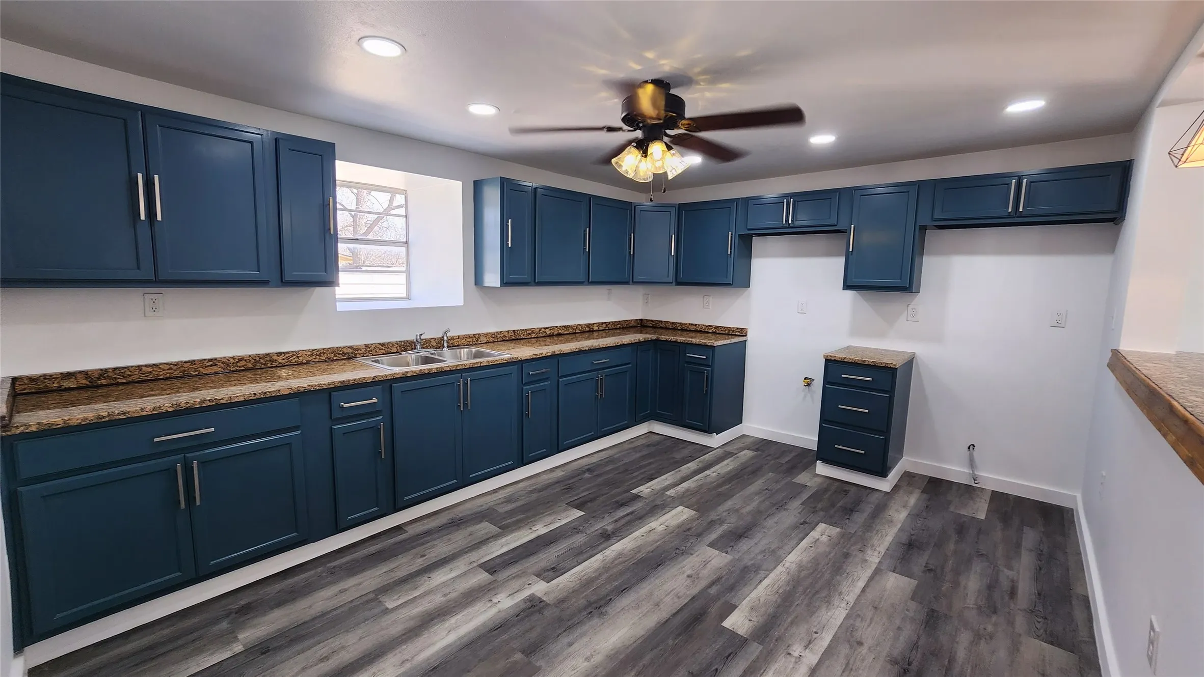 Single Family Residence For Sale in Runnels County , 401 E Pierce Street, Winters, Texas 79567, 4 Bedroom, 3 Bathroom, Garage spaces, 3,216 Sqft, built in 1983, Preowned, mls#21202142, Real Estate Agent in Winters, Homes For Sale in Runnels county, Homes For Sale in Winters, Realtor in Winters Texas, Real Estate Brokerage Independent Realty Texas, Luminita Cordes Realtor