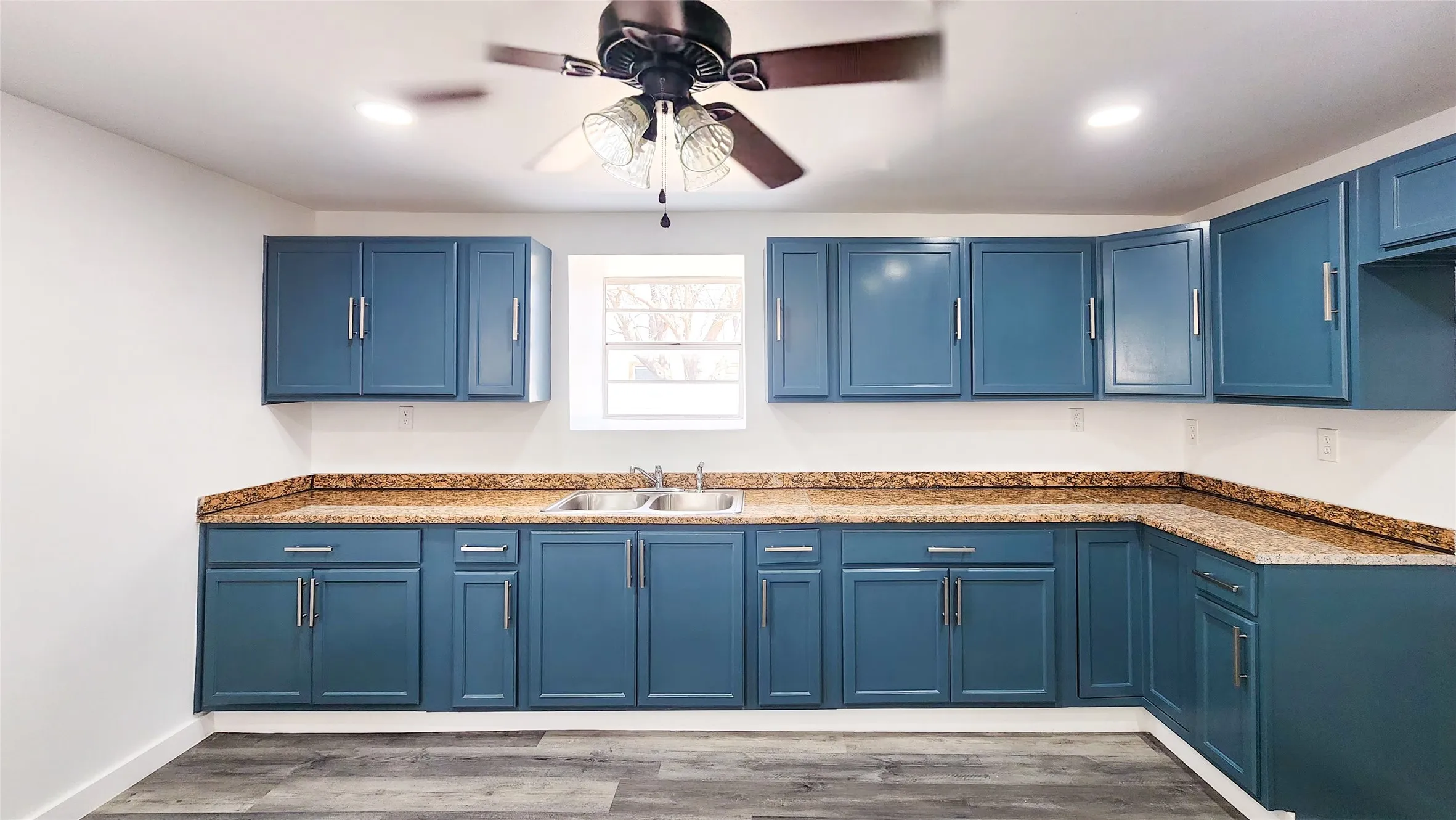 Single Family Residence For Sale in Runnels County , 401 E Pierce Street, Winters, Texas 79567, 4 Bedroom, 3 Bathroom, Garage spaces, 3,216 Sqft, built in 1983, Preowned, mls#21202142, Real Estate Agent in Winters, Homes For Sale in Runnels county, Homes For Sale in Winters, Realtor in Winters Texas, Real Estate Brokerage Independent Realty Texas, Luminita Cordes Realtor