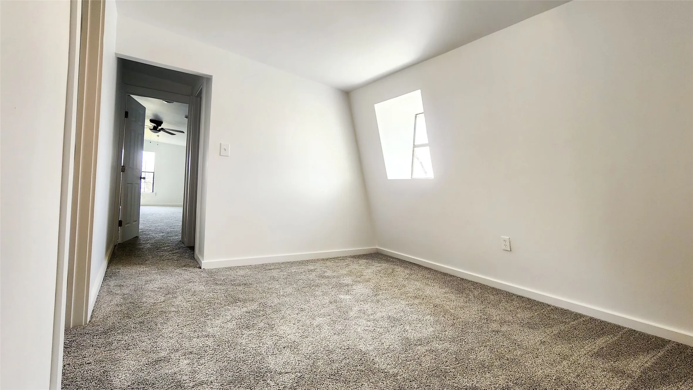 Single Family Residence For Sale in Runnels County , 401 E Pierce Street, Winters, Texas 79567, 4 Bedroom, 3 Bathroom, Garage spaces, 3,216 Sqft, built in 1983, Preowned, mls#21202142, Real Estate Agent in Winters, Homes For Sale in Runnels county, Homes For Sale in Winters, Realtor in Winters Texas, Real Estate Brokerage Independent Realty Texas, Luminita Cordes Realtor