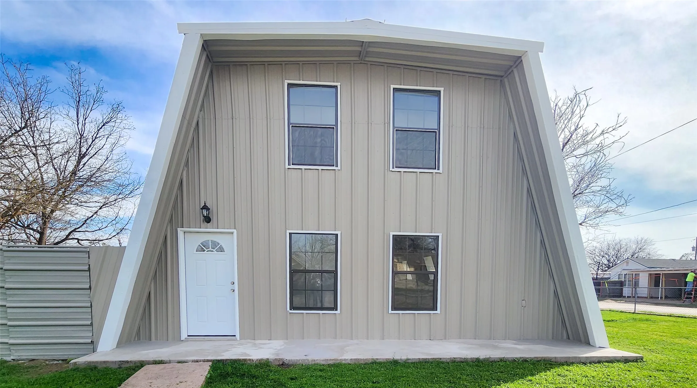 Single Family Residence For Sale in Runnels County , 401 E Pierce Street, Winters, Texas 79567, 4 Bedroom, 3 Bathroom, Garage spaces, 3,216 Sqft, built in 1983, Preowned, mls#21202142, Real Estate Agent in Winters, Homes For Sale in Runnels county, Homes For Sale in Winters, Realtor in Winters Texas, Real Estate Brokerage Independent Realty Texas, Luminita Cordes Realtor