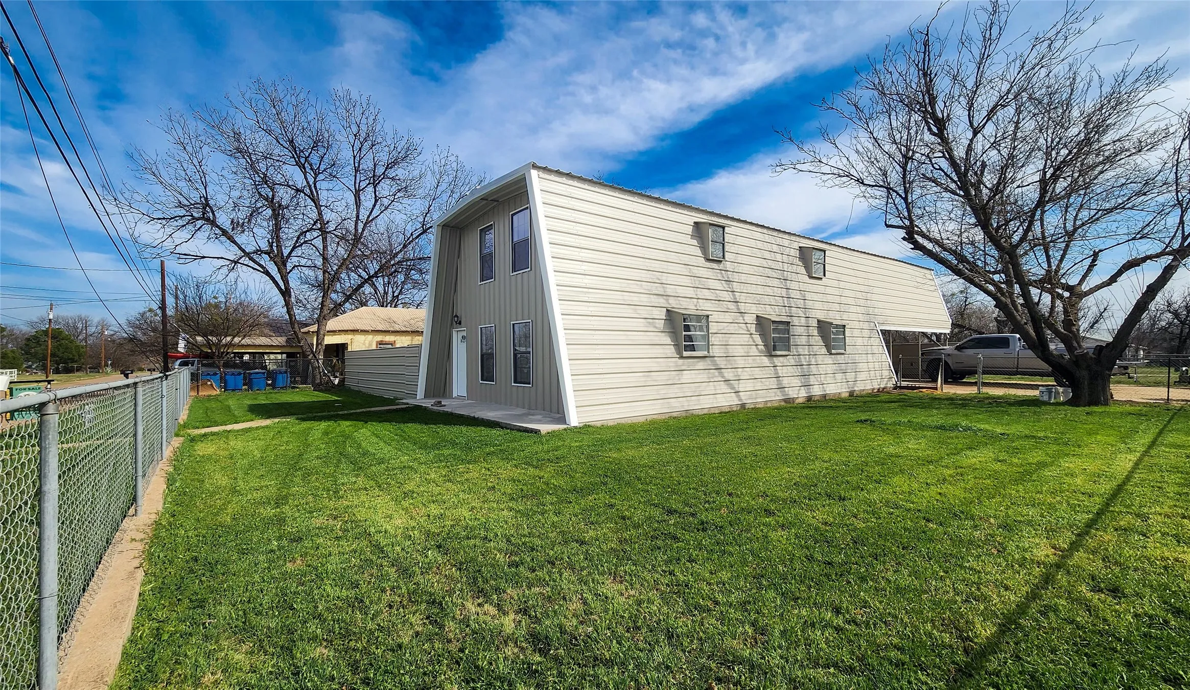 Single Family Residence For Sale in Runnels County , 401 E Pierce Street, Winters, Texas 79567, 4 Bedroom, 3 Bathroom, Garage spaces, 3,216 Sqft, built in 1983, Preowned, mls#21202142, Real Estate Agent in Winters, Homes For Sale in Runnels county, Homes For Sale in Winters, Realtor in Winters Texas, Real Estate Brokerage Independent Realty Texas, Luminita Cordes Realtor
