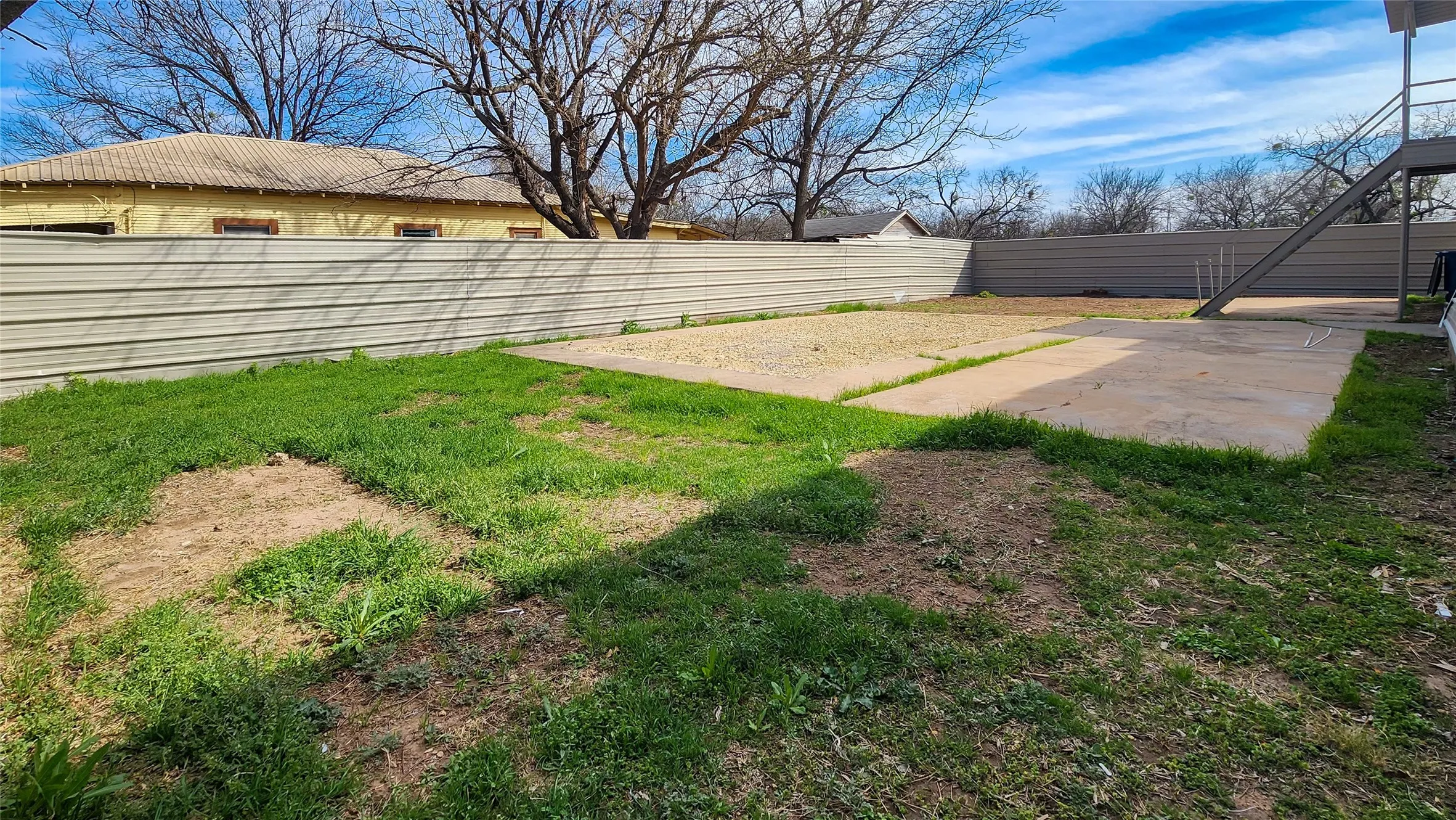 Single Family Residence For Sale in Runnels County , 401 E Pierce Street, Winters, Texas 79567, 4 Bedroom, 3 Bathroom, Garage spaces, 3,216 Sqft, built in 1983, Preowned, mls#21202142, Real Estate Agent in Winters, Homes For Sale in Runnels county, Homes For Sale in Winters, Realtor in Winters Texas, Real Estate Brokerage Independent Realty Texas, Luminita Cordes Realtor