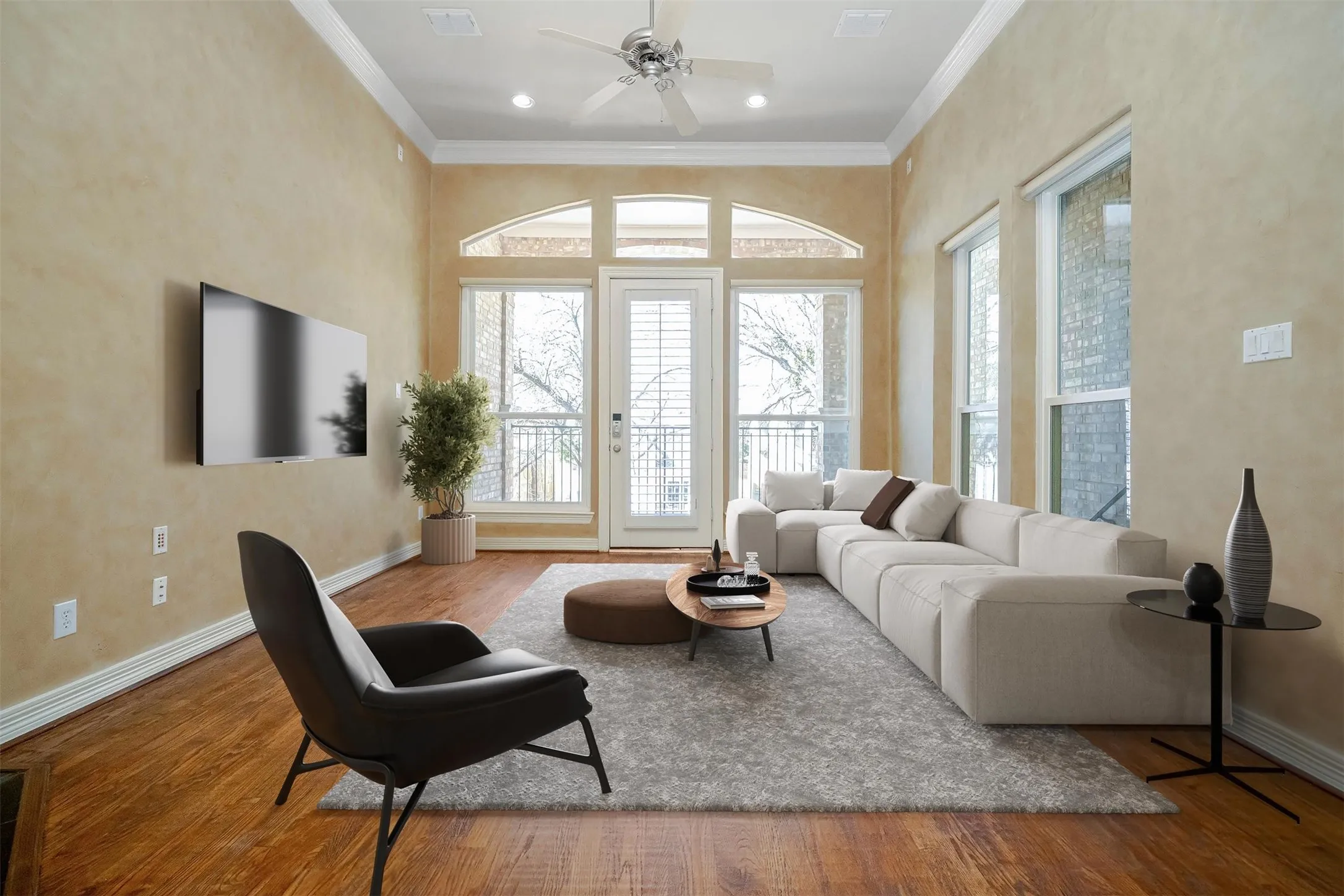 Townhouse For Sale in Dallas County , 2906 Thomas Avenue, Dallas, Texas 75204, 3 Bedroom, 4 Bathroom, 2 Garage spaces, 3,428 Sqft, built in 2000, mls#21193899, Real Estate Agent in Dallas, Homes For Sale in Dallas county, Homes For Sale in Dallas, Realtor in Dallas Texas, Real Estate Brokerage Independent Realty Texas, Luminita Cordes Realtor