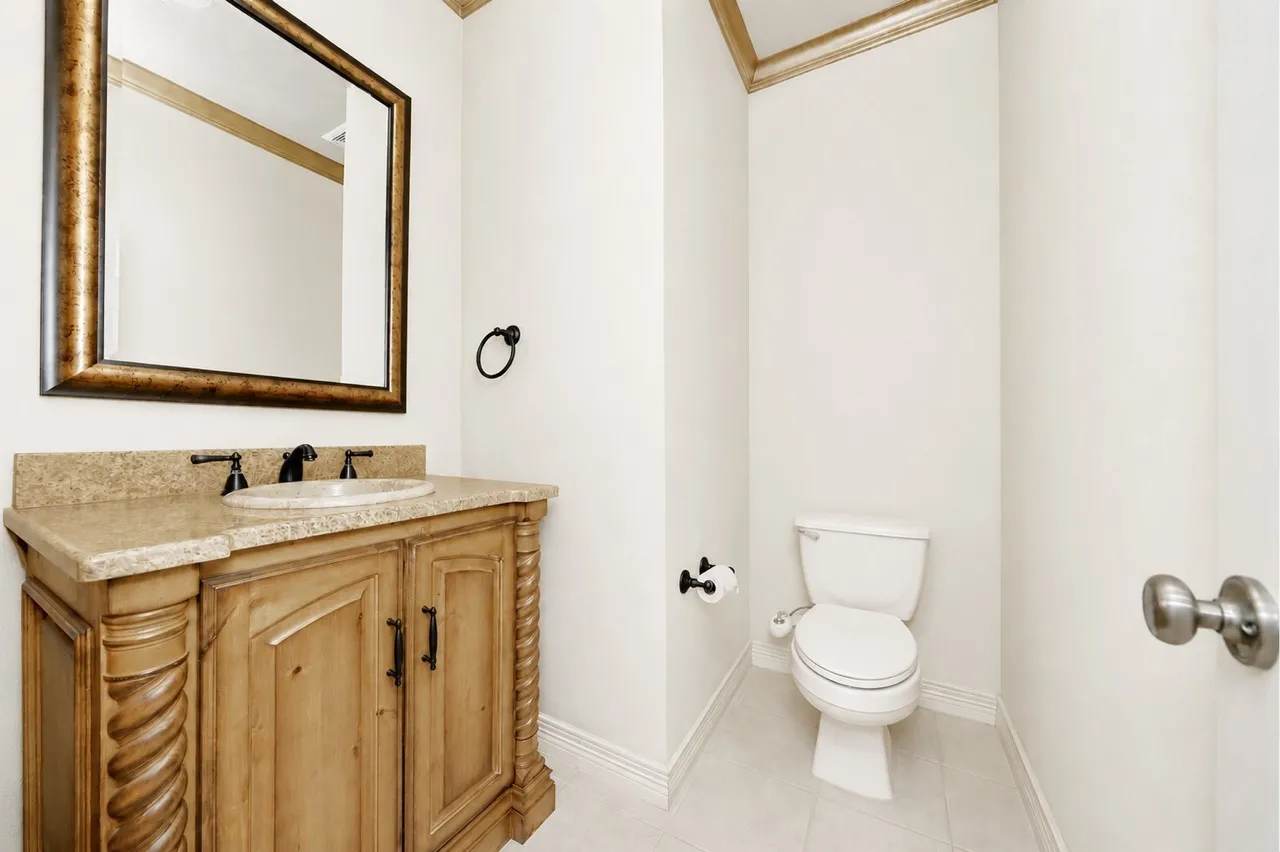Townhouse For Sale in Dallas County , 2906 Thomas Avenue, Dallas, Texas 75204, 3 Bedroom, 4 Bathroom, 2 Garage spaces, 3,428 Sqft, built in 2000, mls#21193899, Real Estate Agent in Dallas, Homes For Sale in Dallas county, Homes For Sale in Dallas, Realtor in Dallas Texas, Real Estate Brokerage Independent Realty Texas, Luminita Cordes Realtor