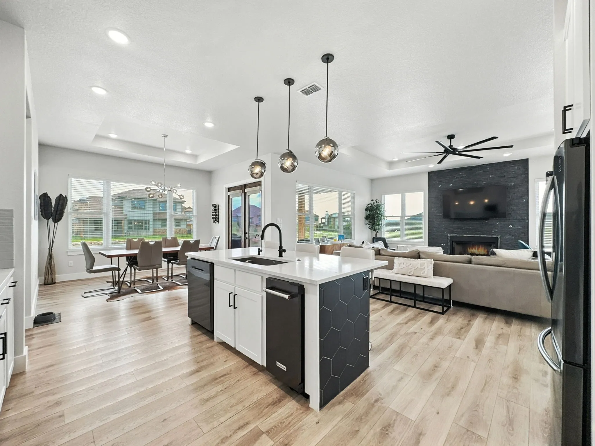 Single Family Residence For Sale in Palo Pinto County , 3007 Shoreside Point, Graford, Texas 76449, 3 Bedroom, 3 Bathroom, 1 Garage spaces, 2,515 Sqft, built in 2023, Preowned, mls#21202636, Real Estate Agent in Graford, Homes For Sale in Palo Pinto county, Homes For Sale in Graford, Realtor in Graford Texas, Real Estate Brokerage Independent Realty Texas, Luminita Cordes Realtor