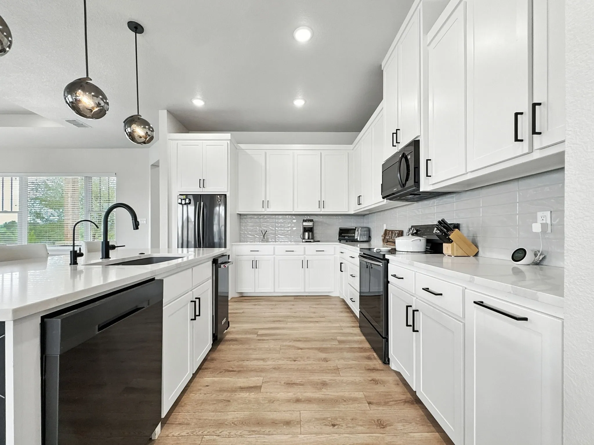 Single Family Residence For Sale in Palo Pinto County , 3007 Shoreside Point, Graford, Texas 76449, 3 Bedroom, 3 Bathroom, 1 Garage spaces, 2,515 Sqft, built in 2023, Preowned, mls#21202636, Real Estate Agent in Graford, Homes For Sale in Palo Pinto county, Homes For Sale in Graford, Realtor in Graford Texas, Real Estate Brokerage Independent Realty Texas, Luminita Cordes Realtor