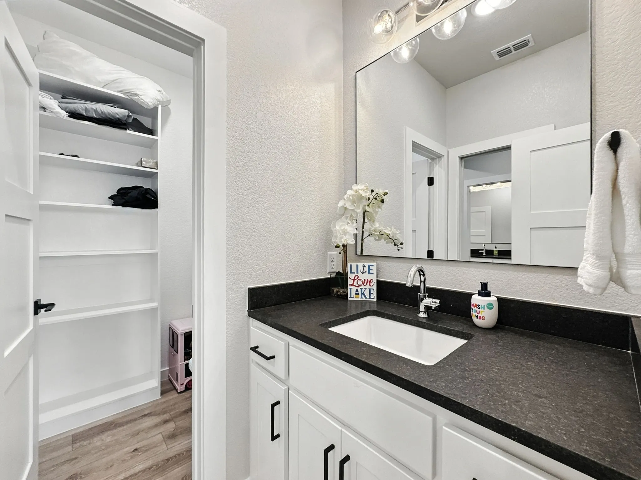 Single Family Residence For Sale in Palo Pinto County , 3007 Shoreside Point, Graford, Texas 76449, 3 Bedroom, 3 Bathroom, 1 Garage spaces, 2,515 Sqft, built in 2023, Preowned, mls#21202636, Real Estate Agent in Graford, Homes For Sale in Palo Pinto county, Homes For Sale in Graford, Realtor in Graford Texas, Real Estate Brokerage Independent Realty Texas, Luminita Cordes Realtor