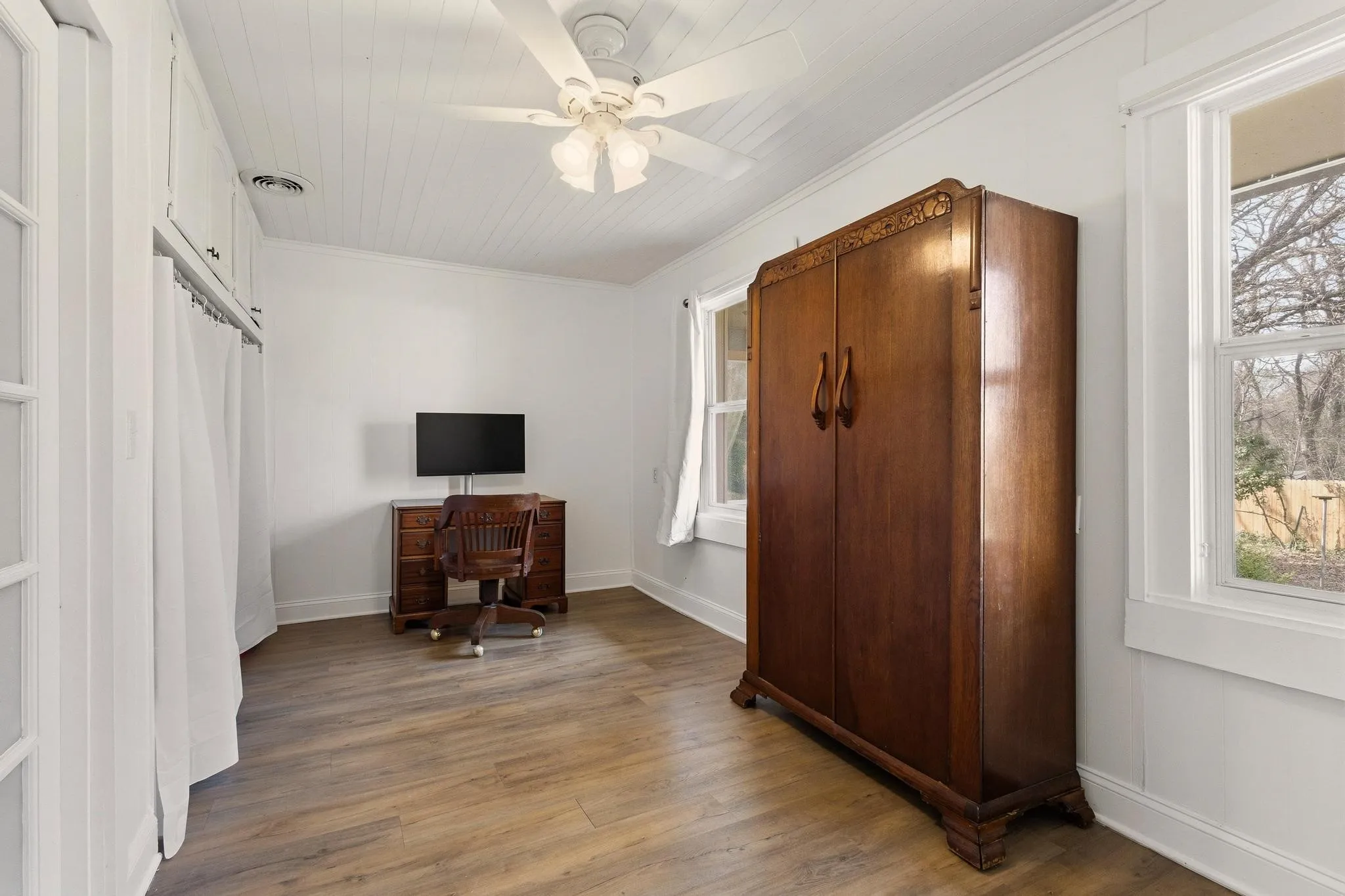 Third bedroom or office space