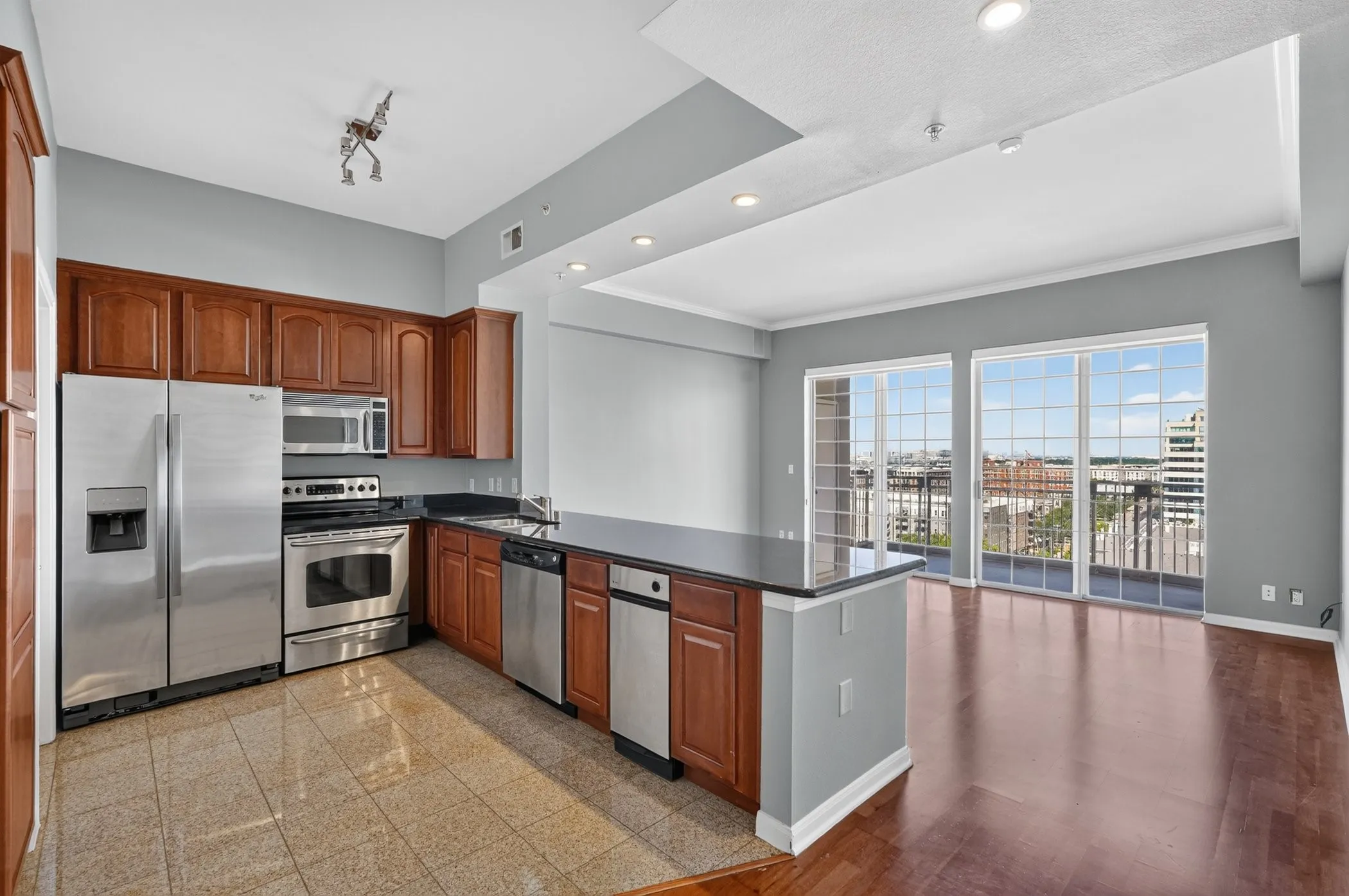 Condominium For Sale in Dallas County , 3225 Turtle Creek Boulevard 1528, Dallas, Texas 75219, 1 Bedroom, 1 Bathroom, 1 Garage spaces, 832 Sqft, built in 1998, Preowned, mls#21203445, Real Estate Agent in Dallas, Homes For Sale in Dallas county, Homes For Sale in Dallas, Realtor in Dallas Texas, Real Estate Brokerage Independent Realty Texas, Luminita Cordes Realtor