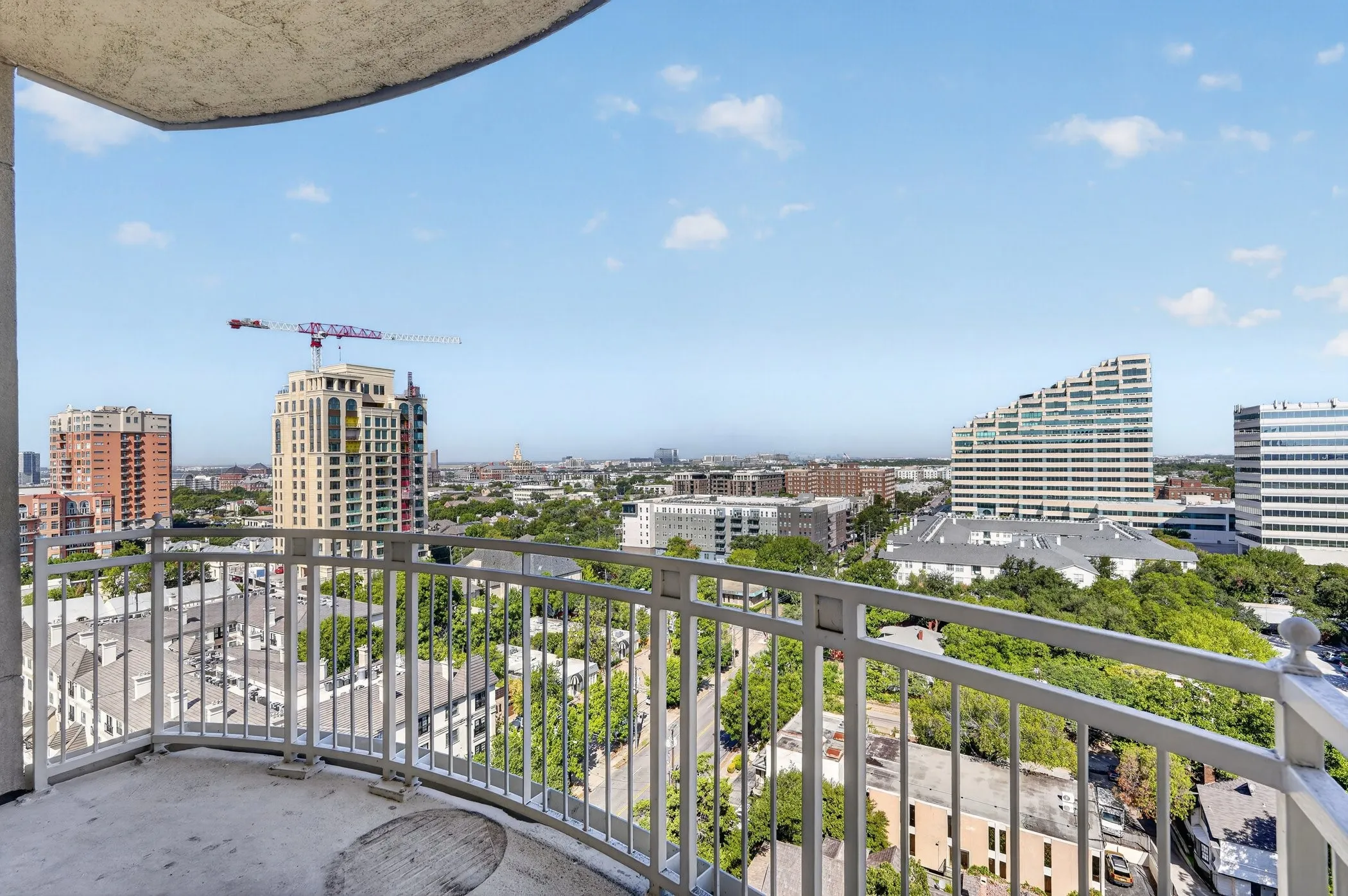 Condominium For Sale in Dallas County , 3225 Turtle Creek Boulevard 1528, Dallas, Texas 75219, 1 Bedroom, 1 Bathroom, 1 Garage spaces, 832 Sqft, built in 1998, Preowned, mls#21203445, Real Estate Agent in Dallas, Homes For Sale in Dallas county, Homes For Sale in Dallas, Realtor in Dallas Texas, Real Estate Brokerage Independent Realty Texas, Luminita Cordes Realtor