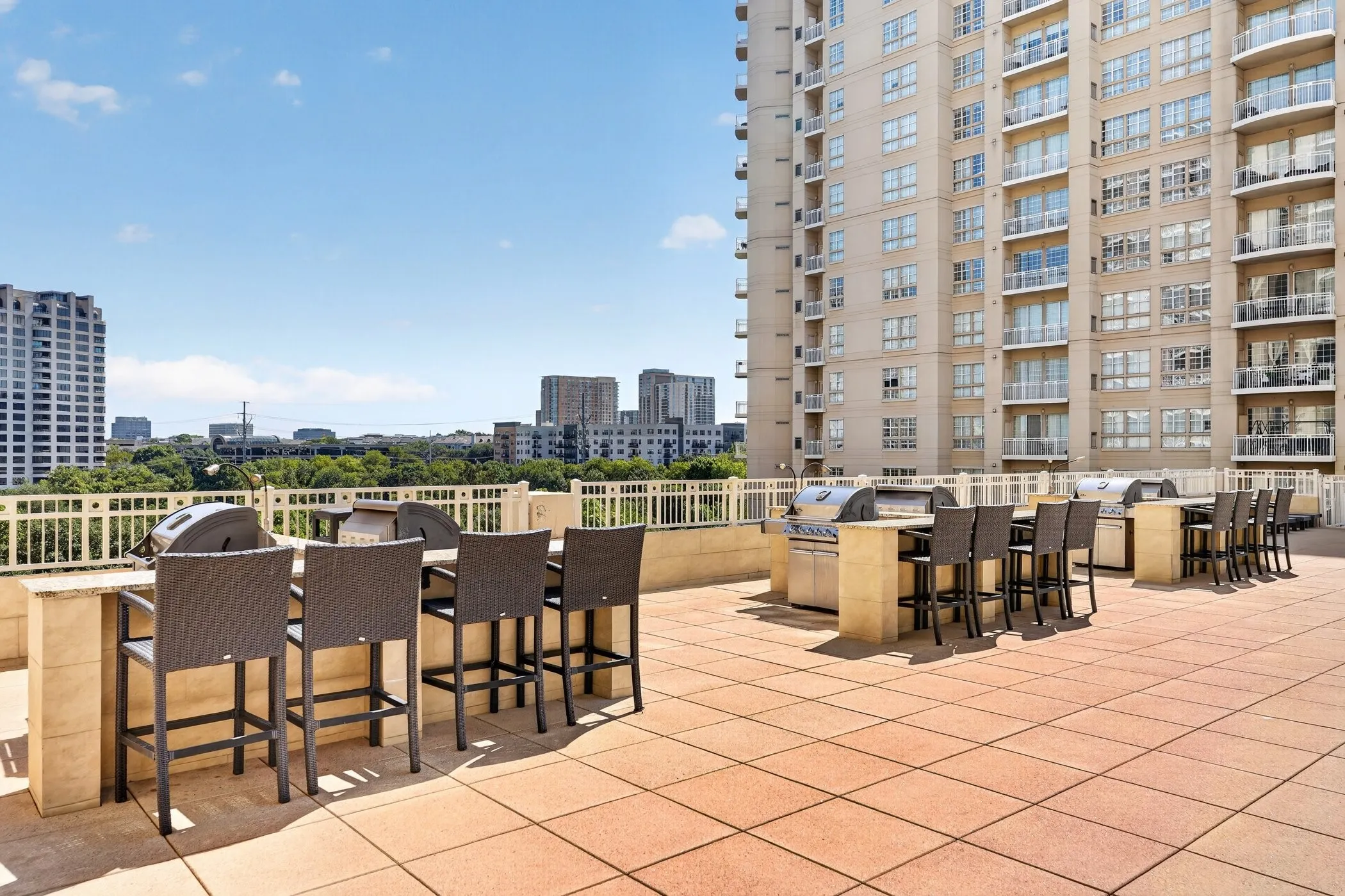 Condominium For Sale in Dallas County , 3225 Turtle Creek Boulevard 1528, Dallas, Texas 75219, 1 Bedroom, 1 Bathroom, 1 Garage spaces, 832 Sqft, built in 1998, Preowned, mls#21203445, Real Estate Agent in Dallas, Homes For Sale in Dallas county, Homes For Sale in Dallas, Realtor in Dallas Texas, Real Estate Brokerage Independent Realty Texas, Luminita Cordes Realtor
