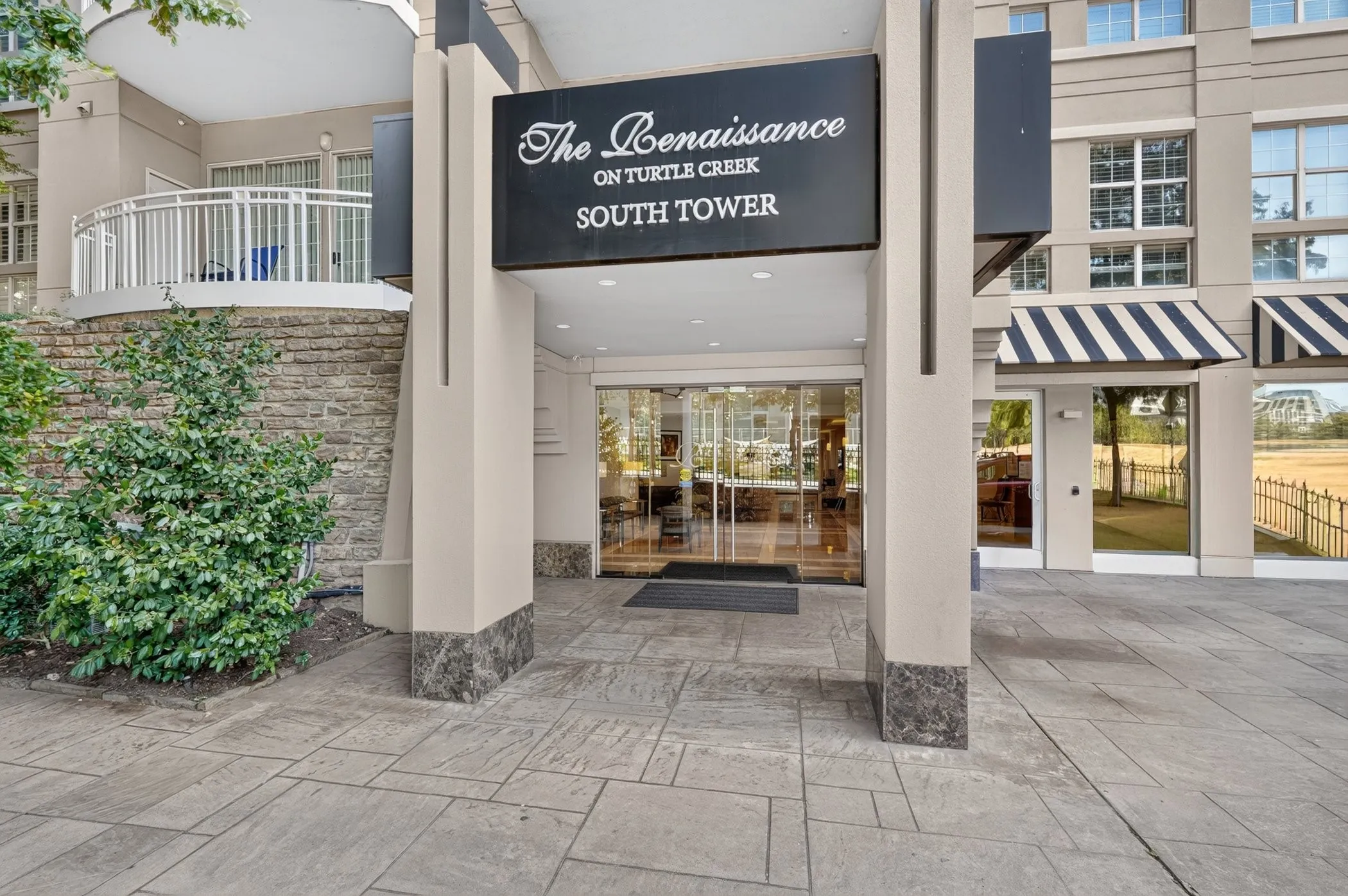 Condominium For Sale in Dallas County , 3225 Turtle Creek Boulevard 1528, Dallas, Texas 75219, 1 Bedroom, 1 Bathroom, 1 Garage spaces, 832 Sqft, built in 1998, Preowned, mls#21203445, Real Estate Agent in Dallas, Homes For Sale in Dallas county, Homes For Sale in Dallas, Realtor in Dallas Texas, Real Estate Brokerage Independent Realty Texas, Luminita Cordes Realtor