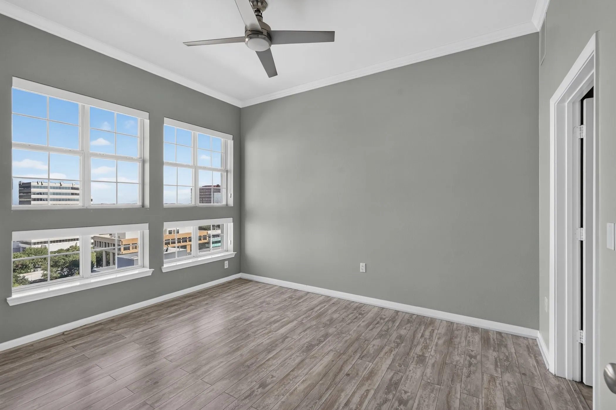Condominium For Sale in Dallas County , 3225 Turtle Creek Boulevard 1528, Dallas, Texas 75219, 1 Bedroom, 1 Bathroom, 1 Garage spaces, 832 Sqft, built in 1998, Preowned, mls#21203445, Real Estate Agent in Dallas, Homes For Sale in Dallas county, Homes For Sale in Dallas, Realtor in Dallas Texas, Real Estate Brokerage Independent Realty Texas, Luminita Cordes Realtor