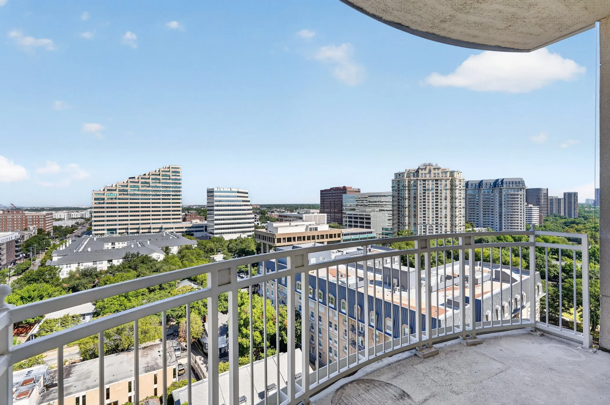 Condominium For Sale in Dallas County , 3225 Turtle Creek Boulevard 1528, Dallas, Texas 75219, 1 Bedroom, 1 Bathroom, 1 Garage spaces, 832 Sqft, built in 1998, Preowned, mls#21203445, Real Estate Agent in Dallas, Homes For Sale in Dallas county, Homes For Sale in Dallas, Realtor in Dallas Texas, Real Estate Brokerage Independent Realty Texas, Luminita Cordes Realtor