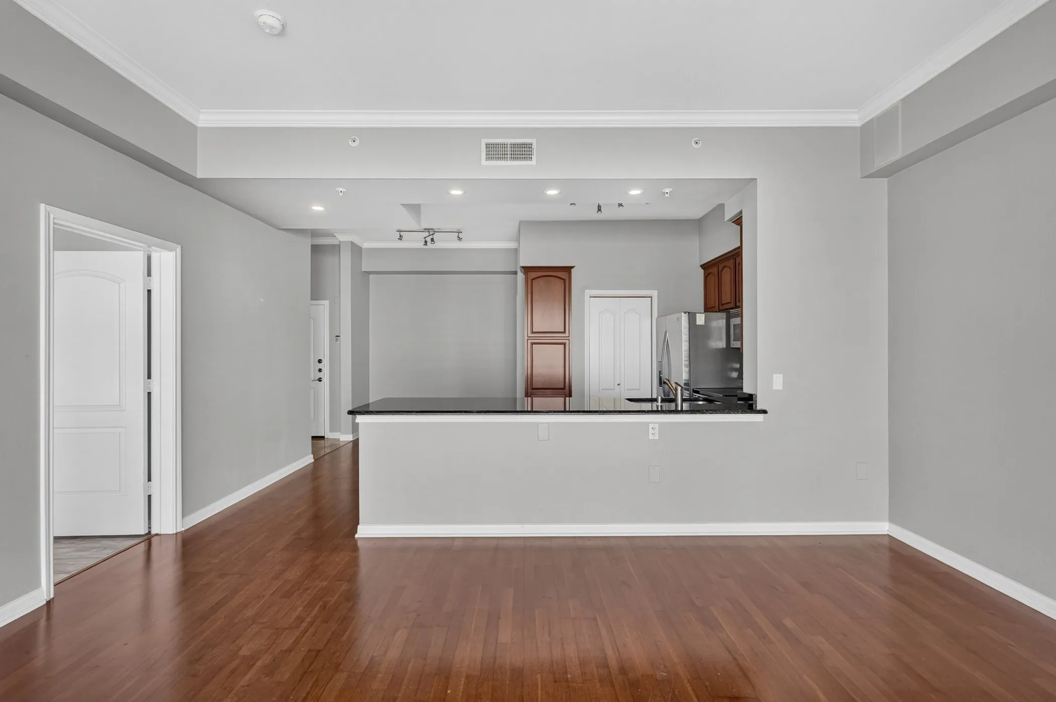 Condominium For Sale in Dallas County , 3225 Turtle Creek Boulevard 1528, Dallas, Texas 75219, 1 Bedroom, 1 Bathroom, 1 Garage spaces, 832 Sqft, built in 1998, Preowned, mls#21203445, Real Estate Agent in Dallas, Homes For Sale in Dallas county, Homes For Sale in Dallas, Realtor in Dallas Texas, Real Estate Brokerage Independent Realty Texas, Luminita Cordes Realtor