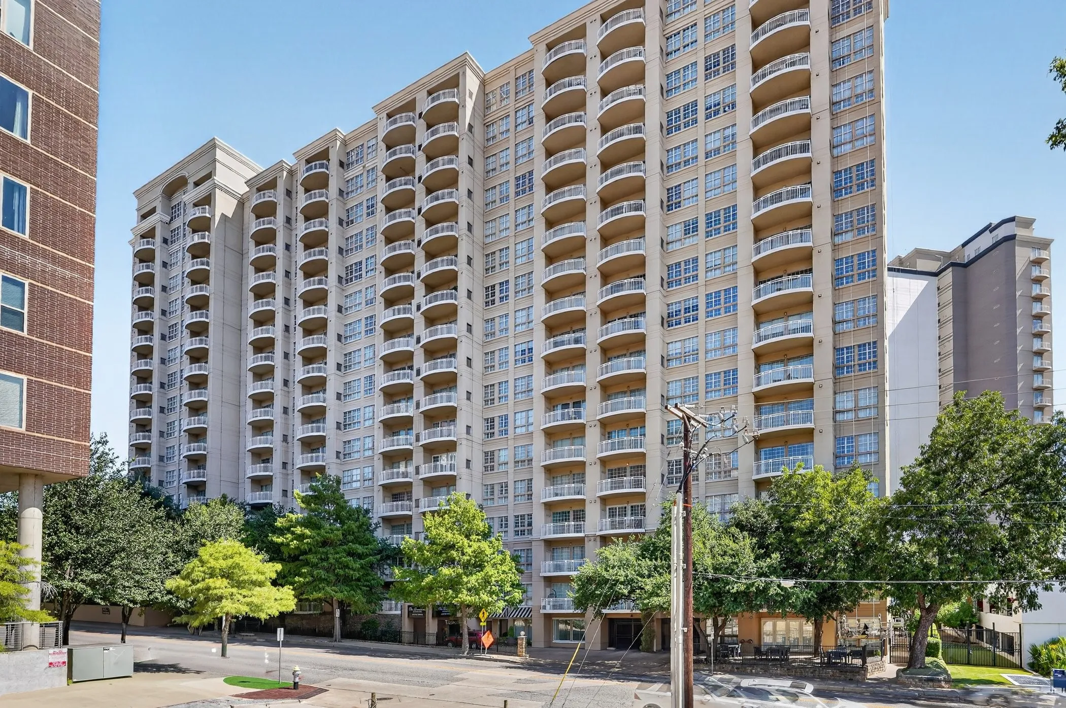 Condominium For Sale in Dallas County , 3225 Turtle Creek Boulevard 1528, Dallas, Texas 75219, 1 Bedroom, 1 Bathroom, 1 Garage spaces, 832 Sqft, built in 1998, Preowned, mls#21203445, Real Estate Agent in Dallas, Homes For Sale in Dallas county, Homes For Sale in Dallas, Realtor in Dallas Texas, Real Estate Brokerage Independent Realty Texas, Luminita Cordes Realtor