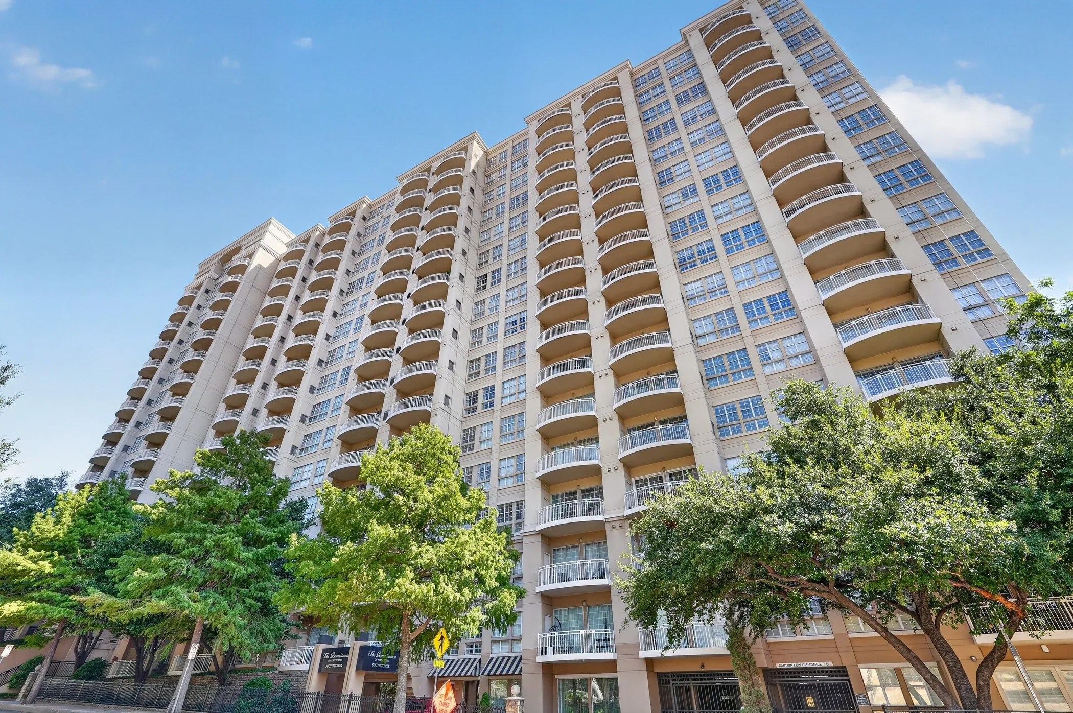 Condominium For Sale in Dallas County , 3225 Turtle Creek Boulevard 1528, Dallas, Texas 75219, 1 Bedroom, 1 Bathroom, 1 Garage spaces, 832 Sqft, built in 1998, Preowned, mls#21203445, Real Estate Agent in Dallas, Homes For Sale in Dallas county, Homes For Sale in Dallas, Realtor in Dallas Texas, Real Estate Brokerage Independent Realty Texas, Luminita Cordes Realtor