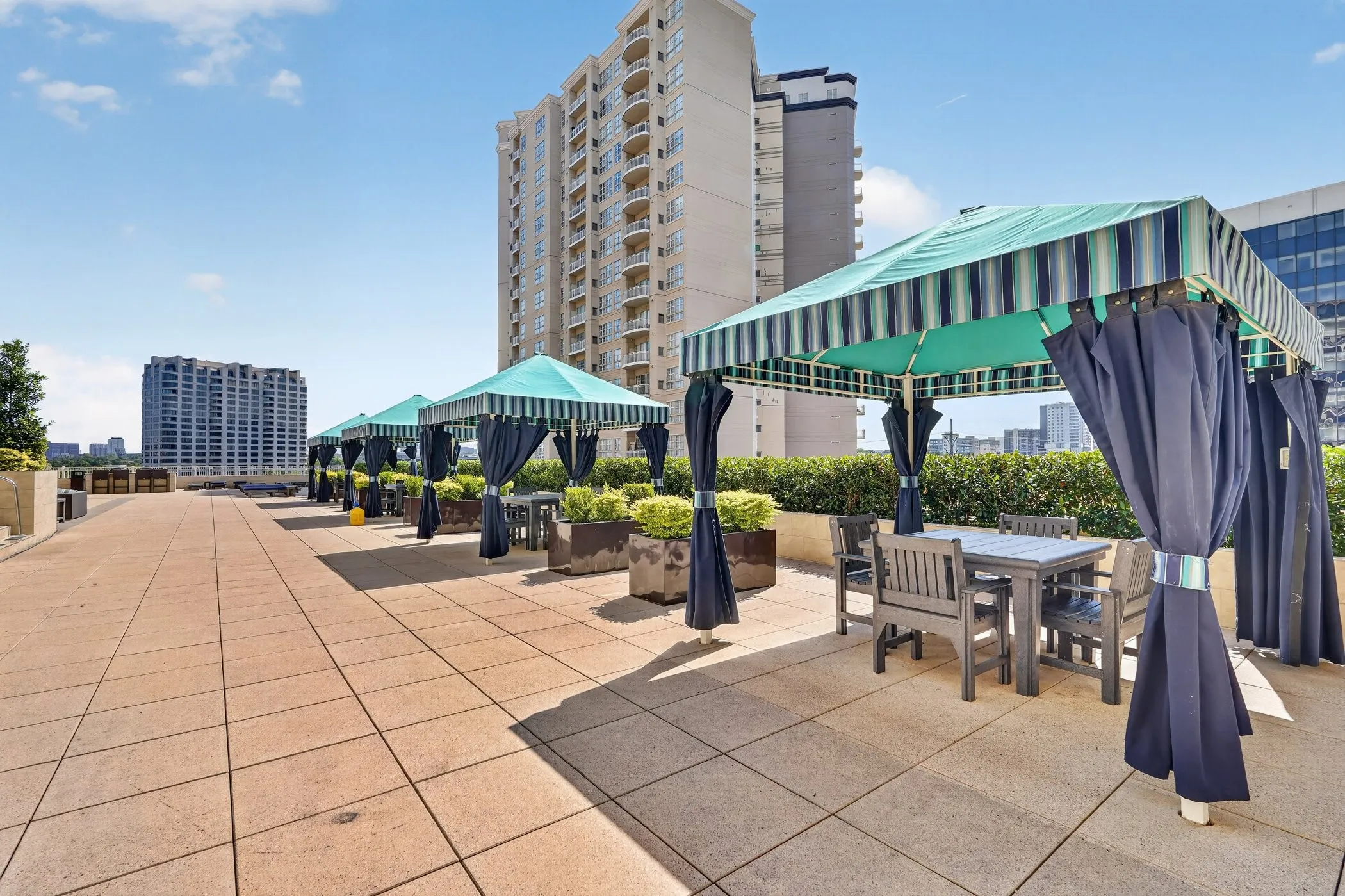 Condominium For Sale in Dallas County , 3225 Turtle Creek Boulevard 1528, Dallas, Texas 75219, 1 Bedroom, 1 Bathroom, 1 Garage spaces, 832 Sqft, built in 1998, Preowned, mls#21203445, Real Estate Agent in Dallas, Homes For Sale in Dallas county, Homes For Sale in Dallas, Realtor in Dallas Texas, Real Estate Brokerage Independent Realty Texas, Luminita Cordes Realtor