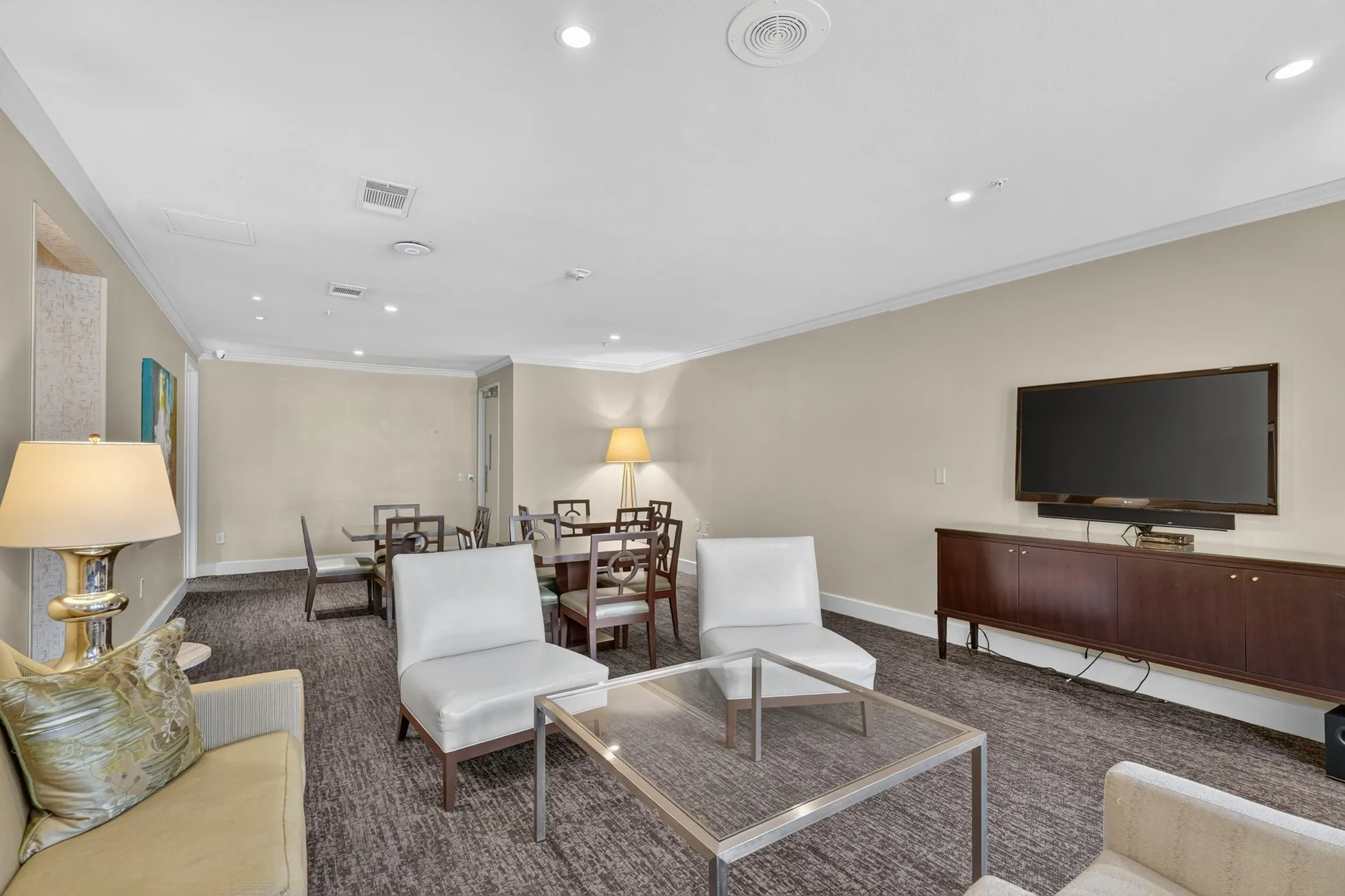 Condominium For Sale in Dallas County , 3225 Turtle Creek Boulevard 1528, Dallas, Texas 75219, 1 Bedroom, 1 Bathroom, 1 Garage spaces, 832 Sqft, built in 1998, Preowned, mls#21203445, Real Estate Agent in Dallas, Homes For Sale in Dallas county, Homes For Sale in Dallas, Realtor in Dallas Texas, Real Estate Brokerage Independent Realty Texas, Luminita Cordes Realtor