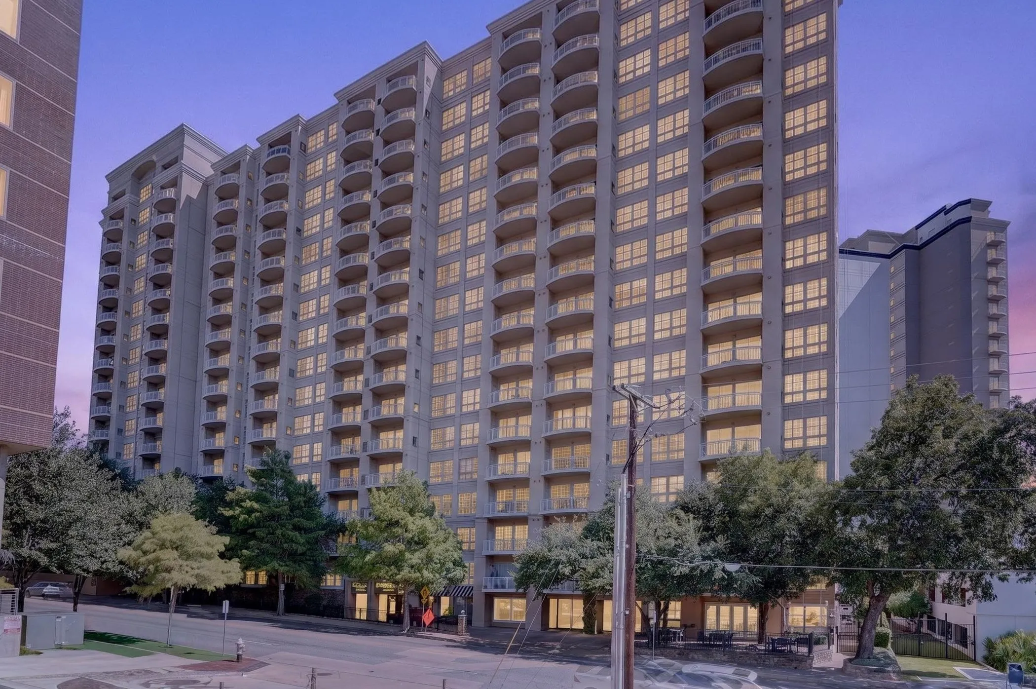 Condominium For Sale in Dallas County , 3225 Turtle Creek Boulevard 1528, Dallas, Texas 75219, 1 Bedroom, 1 Bathroom, 1 Garage spaces, 832 Sqft, built in 1998, Preowned, mls#21203445, Real Estate Agent in Dallas, Homes For Sale in Dallas county, Homes For Sale in Dallas, Realtor in Dallas Texas, Real Estate Brokerage Independent Realty Texas, Luminita Cordes Realtor