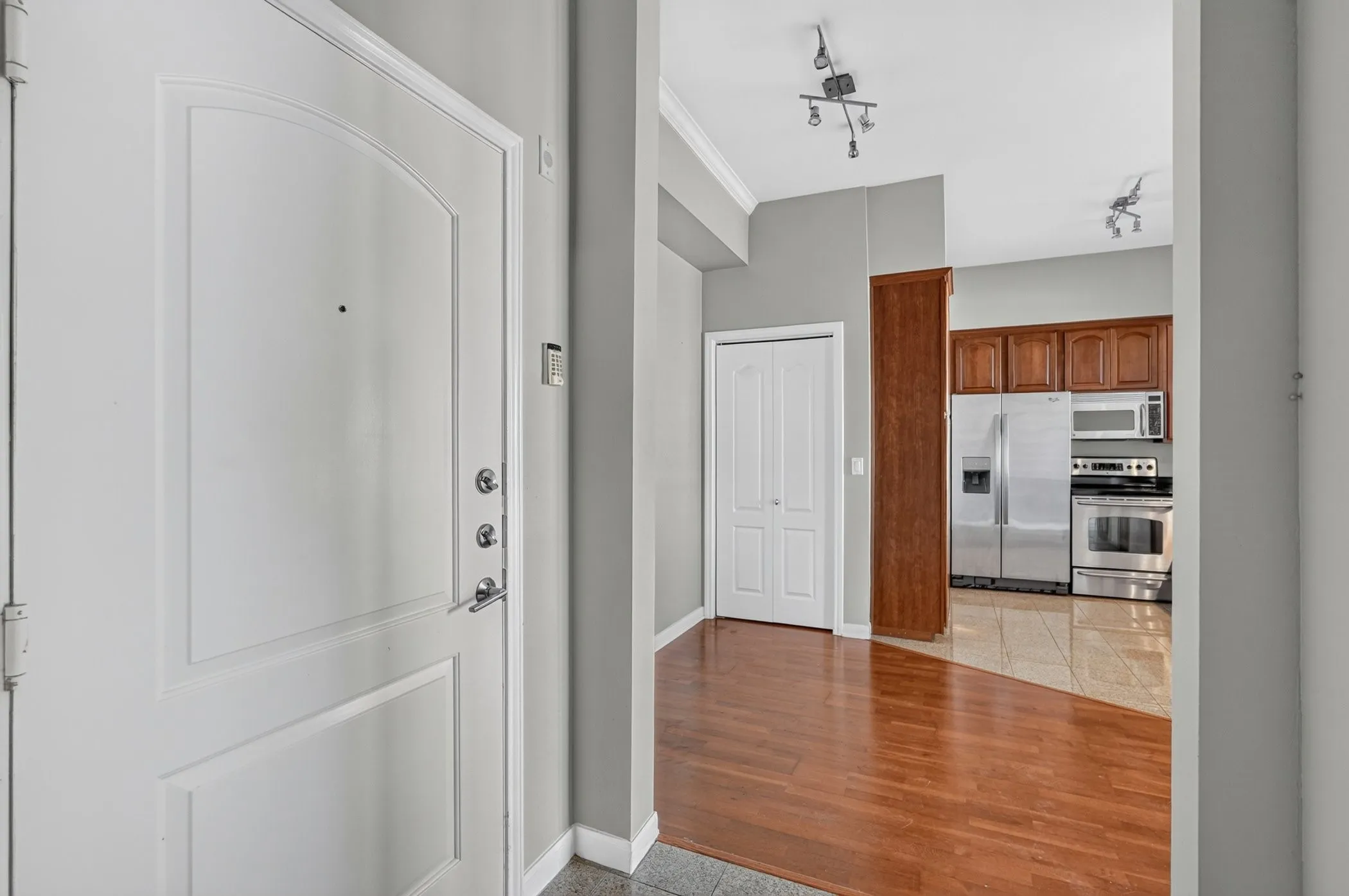 Condominium For Sale in Dallas County , 3225 Turtle Creek Boulevard 1528, Dallas, Texas 75219, 1 Bedroom, 1 Bathroom, 1 Garage spaces, 832 Sqft, built in 1998, Preowned, mls#21203445, Real Estate Agent in Dallas, Homes For Sale in Dallas county, Homes For Sale in Dallas, Realtor in Dallas Texas, Real Estate Brokerage Independent Realty Texas, Luminita Cordes Realtor