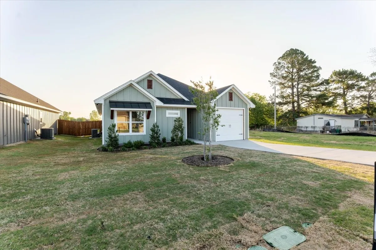 Single Family Residence For Sale in Hood County , 9209 Parkview Circle, Tolar, Texas 76476, 3 Bedroom, 2 Bathroom, 1 Garage spaces, 1,414 Sqft, built in 2026, Price $303,000, mls#21203448, Real Estate Agent in Tolar, Homes For Sale in Hood county, Homes For Sale in Tolar, Realtor in Tolar Texas, Real Estate Brokerage Independent Realty Texas, Luminita Cordes Realtor