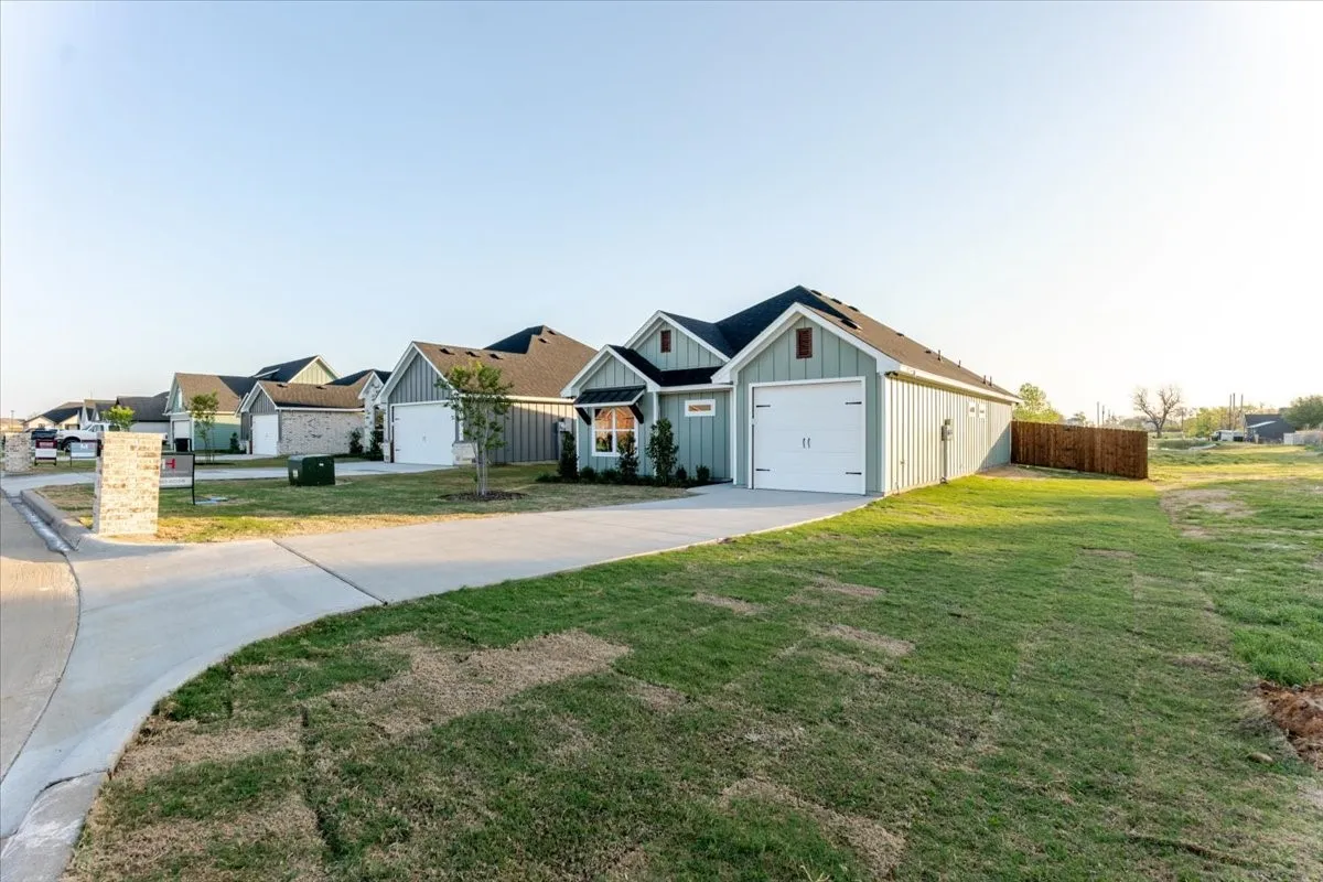 Single Family Residence For Sale in Hood County , 9209 Parkview Circle, Tolar, Texas 76476, 3 Bedroom, 2 Bathroom, 1 Garage spaces, 1,414 Sqft, built in 2026, Price $303,000, mls#21203448, Real Estate Agent in Tolar, Homes For Sale in Hood county, Homes For Sale in Tolar, Realtor in Tolar Texas, Real Estate Brokerage Independent Realty Texas, Luminita Cordes Realtor