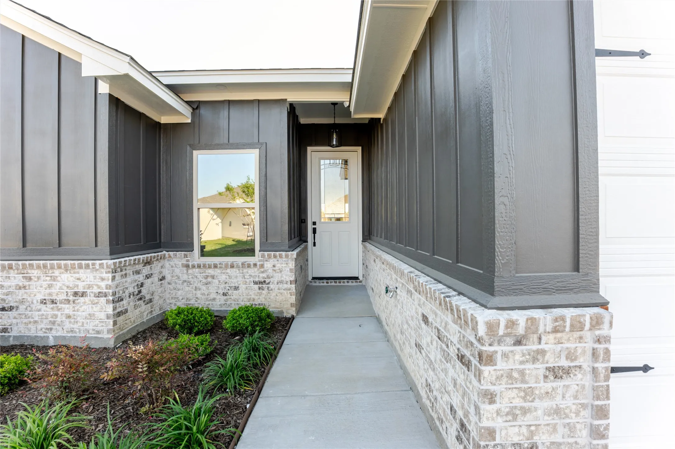 Single Family Residence For Sale in Hood County , 9213 Parkview Circle, Tolar, Texas 76476, 3 Bedroom, 2 Bathroom, 2 Garage spaces, 1,653 Sqft, built in 2026, mls#21203451, Real Estate Agent in Tolar, Homes For Sale in Hood county, Homes For Sale in Tolar, Realtor in Tolar Texas, Real Estate Brokerage Independent Realty Texas, Luminita Cordes Realtor