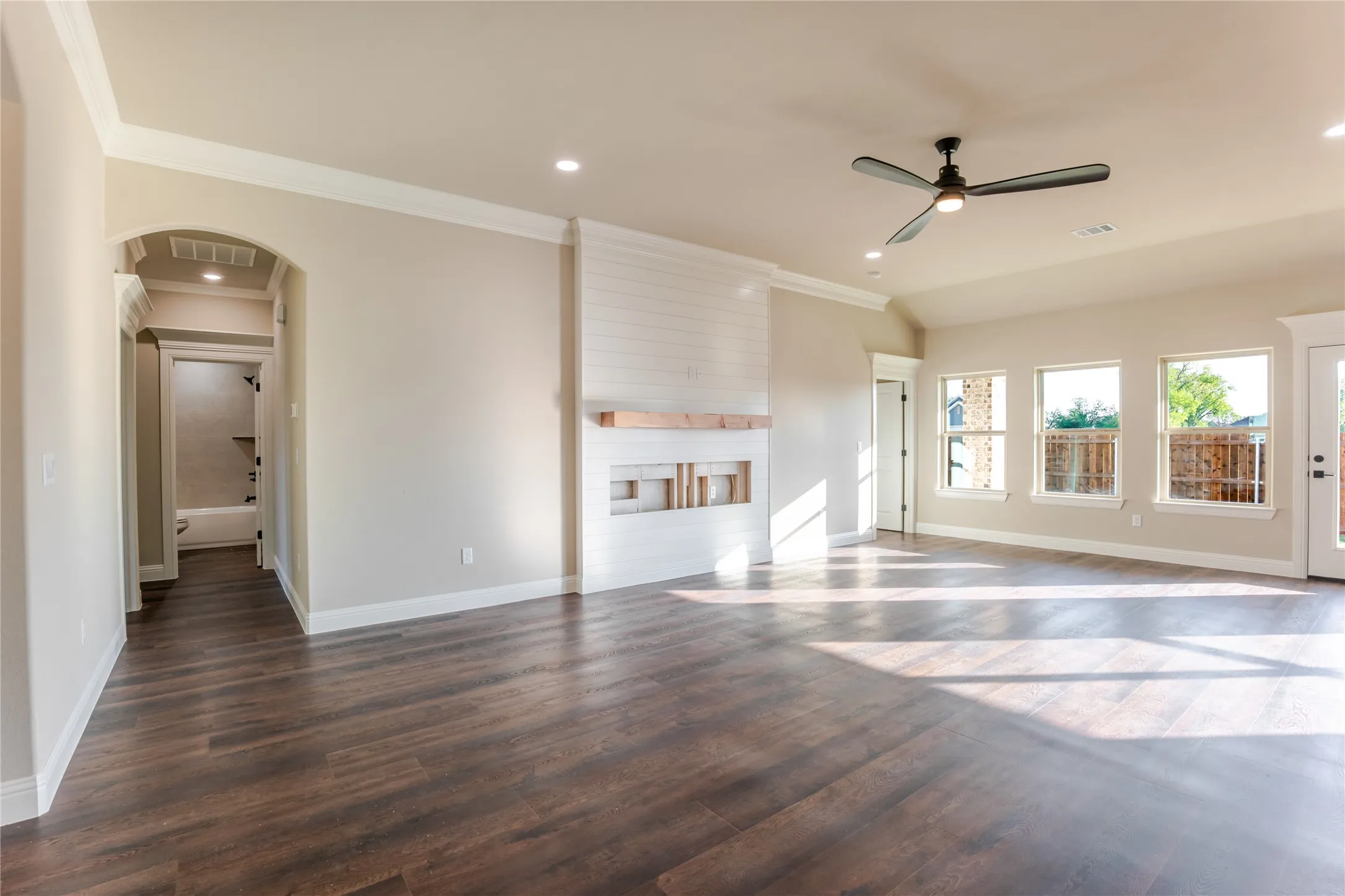 Single Family Residence For Sale in Hood County , 9213 Parkview Circle, Tolar, Texas 76476, 3 Bedroom, 2 Bathroom, 2 Garage spaces, 1,653 Sqft, built in 2026, mls#21203451, Real Estate Agent in Tolar, Homes For Sale in Hood county, Homes For Sale in Tolar, Realtor in Tolar Texas, Real Estate Brokerage Independent Realty Texas, Luminita Cordes Realtor