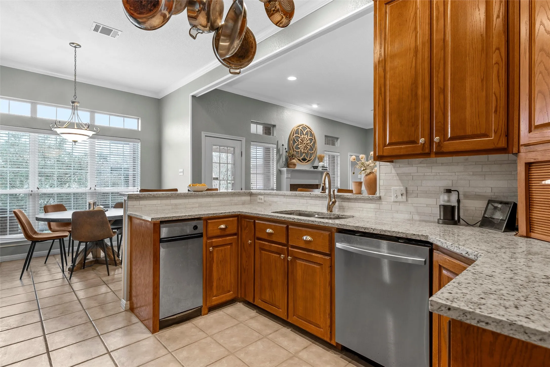 Single Family Residence For Sale in Mc Lennan County , 1400 Radisson Drive, Hewitt, Texas 76643, 4 Bedroom, 3 Bathroom, 2 Garage spaces, 2,082 Sqft, built in 2001, mls#21203489, Real Estate Agent in Hewitt, Homes For Sale in Mc Lennan county, Homes For Sale in Hewitt, Realtor in Hewitt Texas, Real Estate Brokerage Independent Realty Texas, Luminita Cordes Realtor