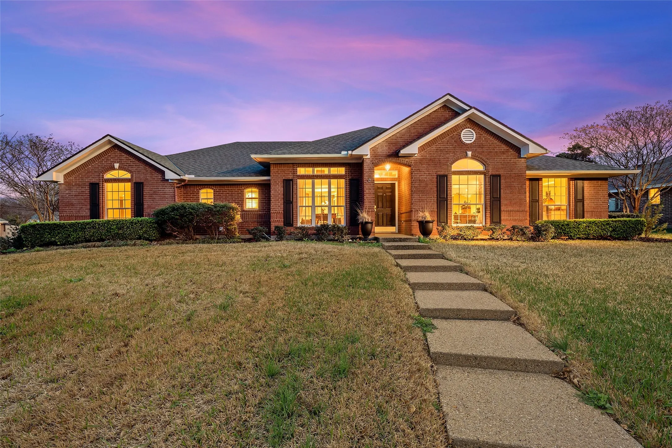 Single Family Residence For Sale in Mc Lennan County , 1400 Radisson Drive, Hewitt, Texas 76643, 4 Bedroom, 3 Bathroom, 2 Garage spaces, 2,082 Sqft, built in 2001, mls#21203489, Real Estate Agent in Hewitt, Homes For Sale in Mc Lennan county, Homes For Sale in Hewitt, Realtor in Hewitt Texas, Real Estate Brokerage Independent Realty Texas, Luminita Cordes Realtor
