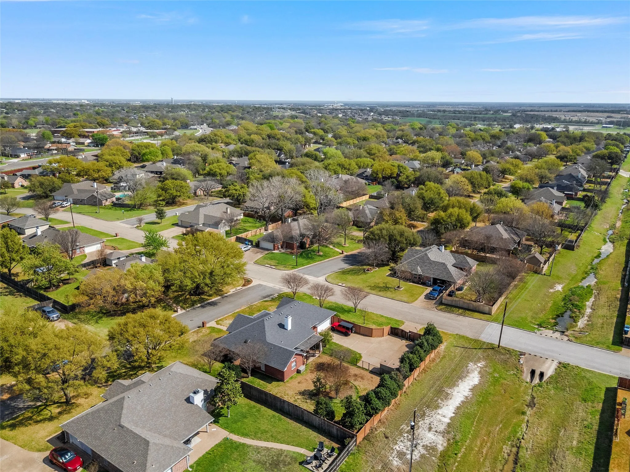 Single Family Residence For Sale in Mc Lennan County , 1400 Radisson Drive, Hewitt, Texas 76643, 4 Bedroom, 3 Bathroom, 2 Garage spaces, 2,082 Sqft, built in 2001, mls#21203489, Real Estate Agent in Hewitt, Homes For Sale in Mc Lennan county, Homes For Sale in Hewitt, Realtor in Hewitt Texas, Real Estate Brokerage Independent Realty Texas, Luminita Cordes Realtor