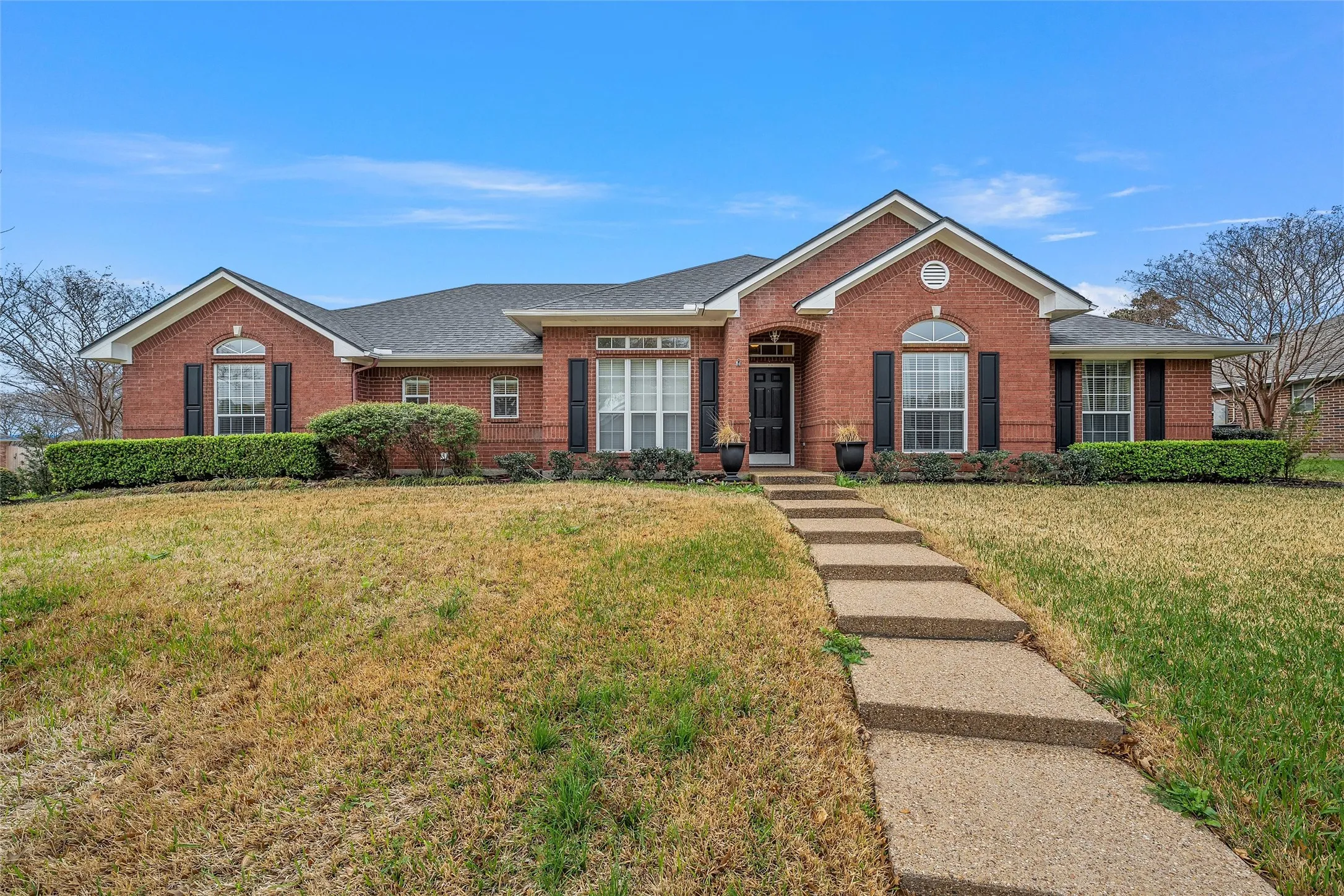 Single Family Residence For Sale in Mc Lennan County , 1400 Radisson Drive, Hewitt, Texas 76643, 4 Bedroom, 3 Bathroom, 2 Garage spaces, 2,082 Sqft, built in 2001, mls#21203489, Real Estate Agent in Hewitt, Homes For Sale in Mc Lennan county, Homes For Sale in Hewitt, Realtor in Hewitt Texas, Real Estate Brokerage Independent Realty Texas, Luminita Cordes Realtor