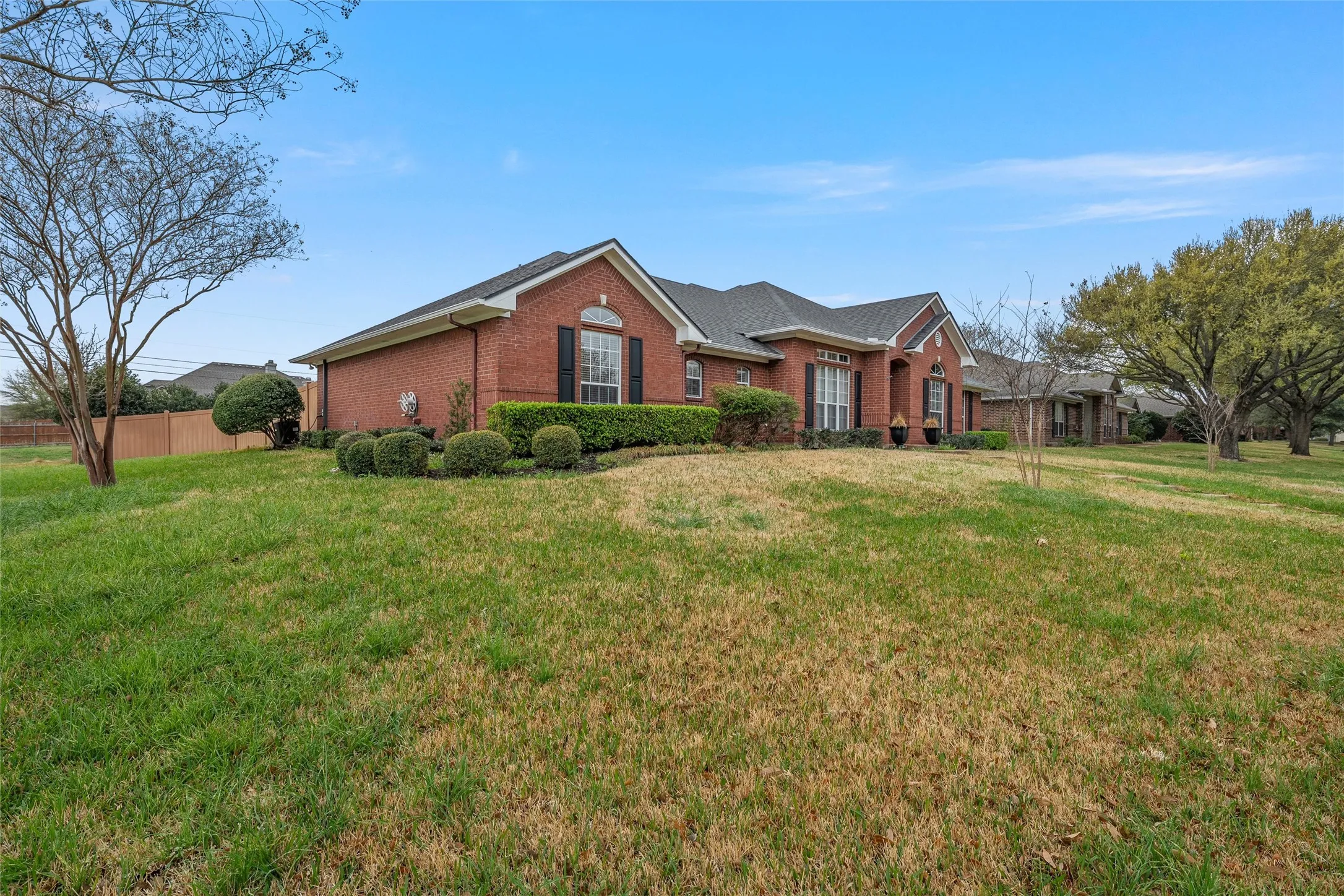 Single Family Residence For Sale in Mc Lennan County , 1400 Radisson Drive, Hewitt, Texas 76643, 4 Bedroom, 3 Bathroom, 2 Garage spaces, 2,082 Sqft, built in 2001, mls#21203489, Real Estate Agent in Hewitt, Homes For Sale in Mc Lennan county, Homes For Sale in Hewitt, Realtor in Hewitt Texas, Real Estate Brokerage Independent Realty Texas, Luminita Cordes Realtor