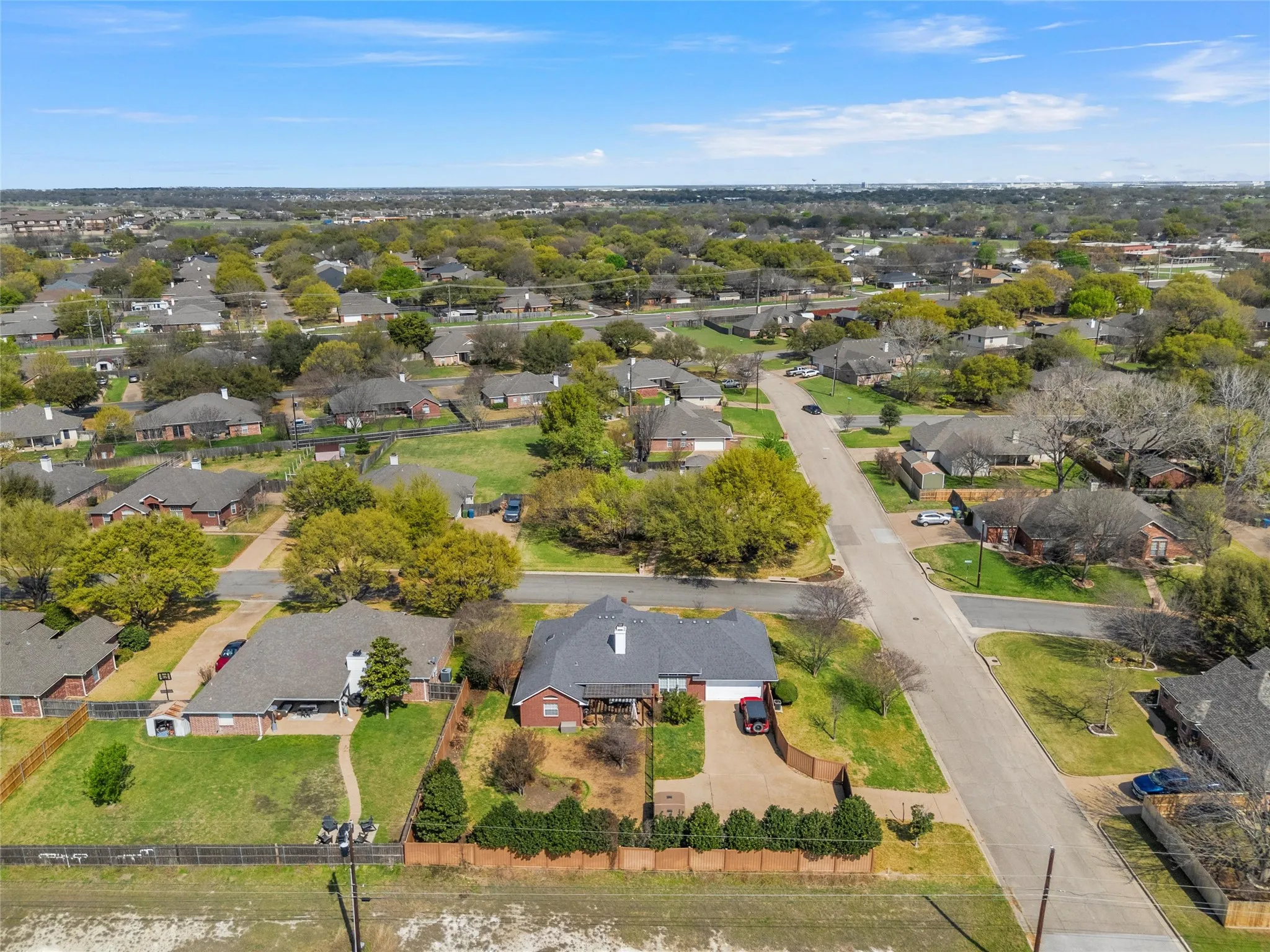 Single Family Residence For Sale in Mc Lennan County , 1400 Radisson Drive, Hewitt, Texas 76643, 4 Bedroom, 3 Bathroom, 2 Garage spaces, 2,082 Sqft, built in 2001, mls#21203489, Real Estate Agent in Hewitt, Homes For Sale in Mc Lennan county, Homes For Sale in Hewitt, Realtor in Hewitt Texas, Real Estate Brokerage Independent Realty Texas, Luminita Cordes Realtor