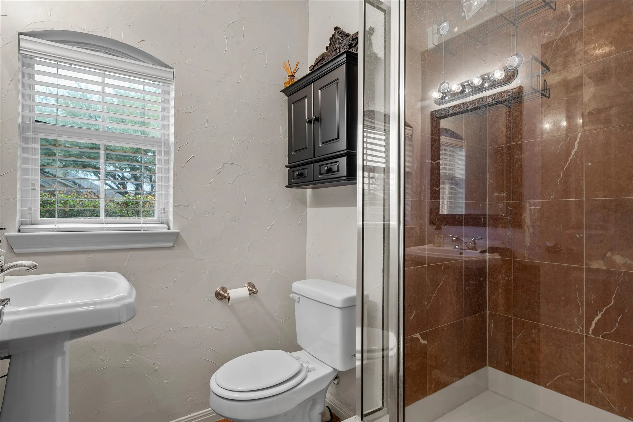 Single Family Residence For Sale in Mc Lennan County , 1400 Radisson Drive, Hewitt, Texas 76643, 4 Bedroom, 3 Bathroom, 2 Garage spaces, 2,082 Sqft, built in 2001, mls#21203489, Real Estate Agent in Hewitt, Homes For Sale in Mc Lennan county, Homes For Sale in Hewitt, Realtor in Hewitt Texas, Real Estate Brokerage Independent Realty Texas, Luminita Cordes Realtor