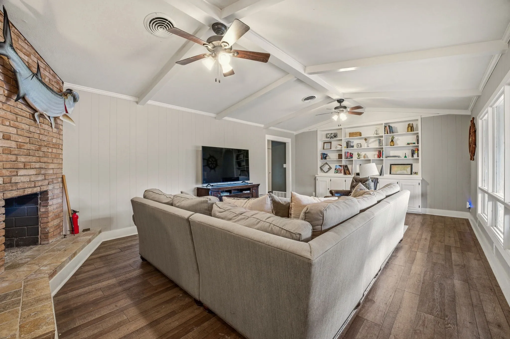 Single Family Residence For Sale in Erath County , 980 N Harbin Drive, Stephenville, Texas 76401, 3 Bedroom, 2 Bathroom, 2 Garage spaces, 2,513 Sqft, built in 1960, Preowned, mls#21200248, Real Estate Agent in Stephenville, Homes For Sale in Erath county, Homes For Sale in Stephenville, Realtor in Stephenville Texas, Real Estate Brokerage Independent Realty Texas, Luminita Cordes Realtor