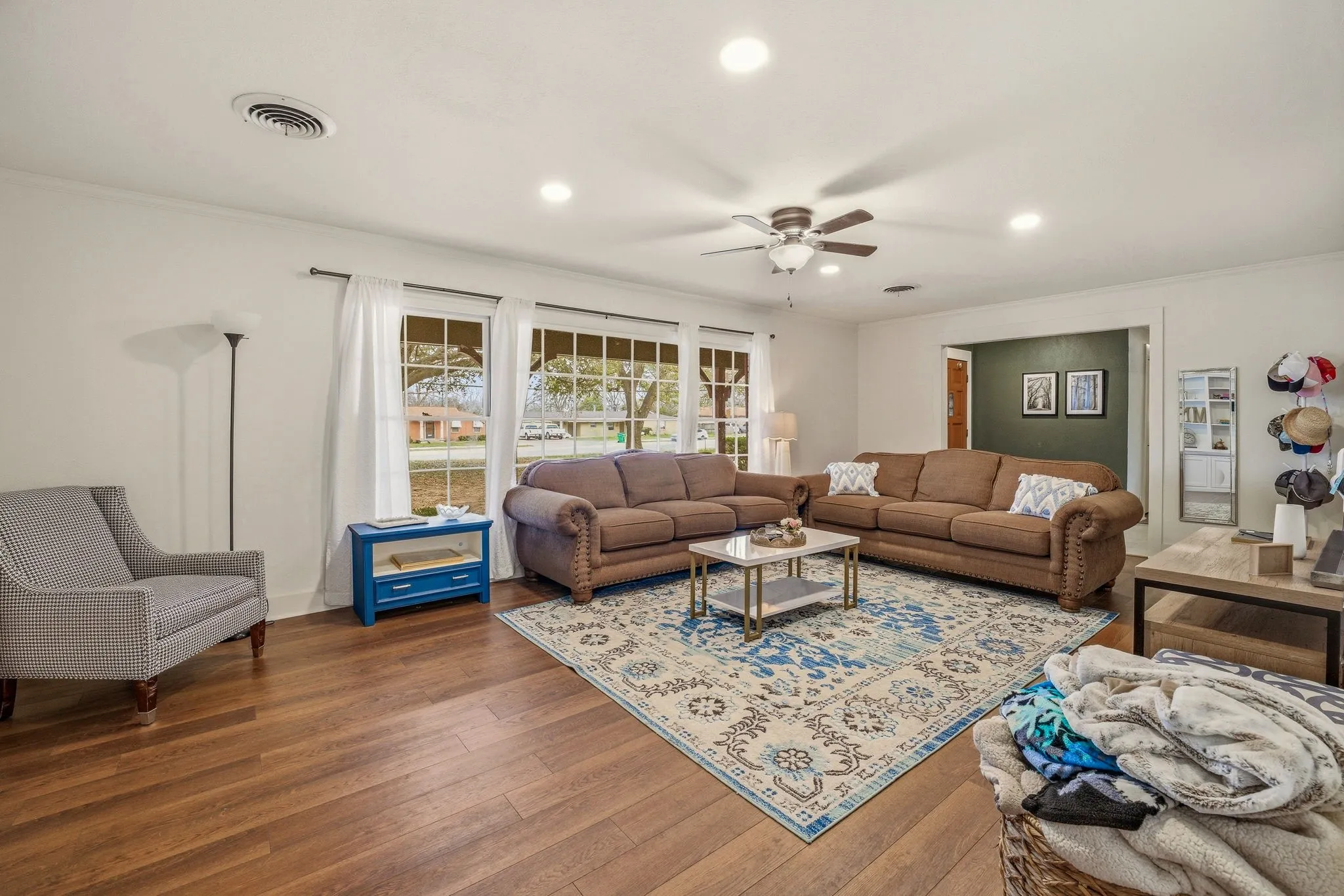 Single Family Residence For Sale in Erath County , 980 N Harbin Drive, Stephenville, Texas 76401, 3 Bedroom, 2 Bathroom, 2 Garage spaces, 2,513 Sqft, built in 1960, Preowned, mls#21200248, Real Estate Agent in Stephenville, Homes For Sale in Erath county, Homes For Sale in Stephenville, Realtor in Stephenville Texas, Real Estate Brokerage Independent Realty Texas, Luminita Cordes Realtor