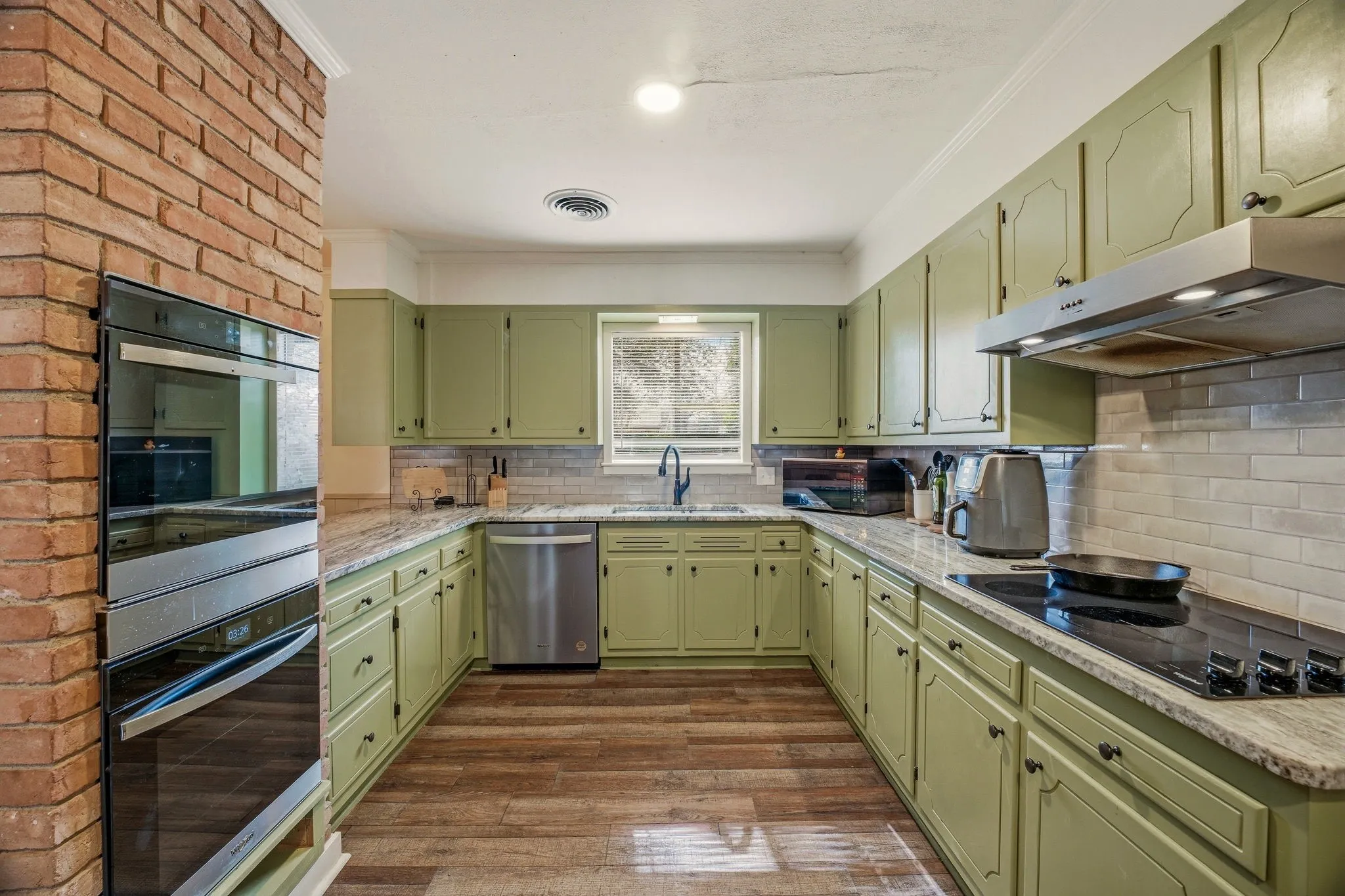 Single Family Residence For Sale in Erath County , 980 N Harbin Drive, Stephenville, Texas 76401, 3 Bedroom, 2 Bathroom, 2 Garage spaces, 2,513 Sqft, built in 1960, Preowned, mls#21200248, Real Estate Agent in Stephenville, Homes For Sale in Erath county, Homes For Sale in Stephenville, Realtor in Stephenville Texas, Real Estate Brokerage Independent Realty Texas, Luminita Cordes Realtor