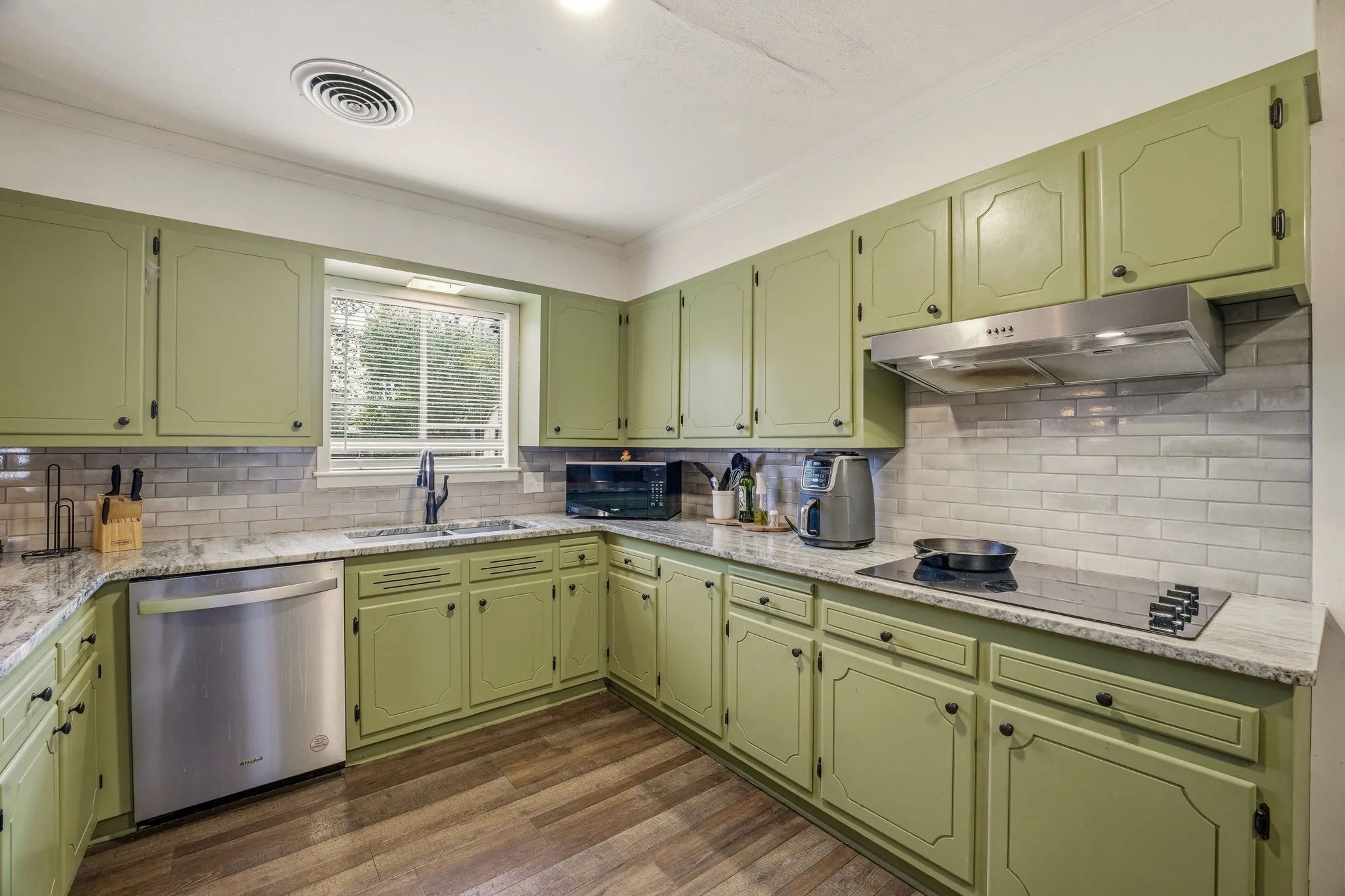 Single Family Residence For Sale in Erath County , 980 N Harbin Drive, Stephenville, Texas 76401, 3 Bedroom, 2 Bathroom, 2 Garage spaces, 2,513 Sqft, built in 1960, Preowned, mls#21200248, Real Estate Agent in Stephenville, Homes For Sale in Erath county, Homes For Sale in Stephenville, Realtor in Stephenville Texas, Real Estate Brokerage Independent Realty Texas, Luminita Cordes Realtor