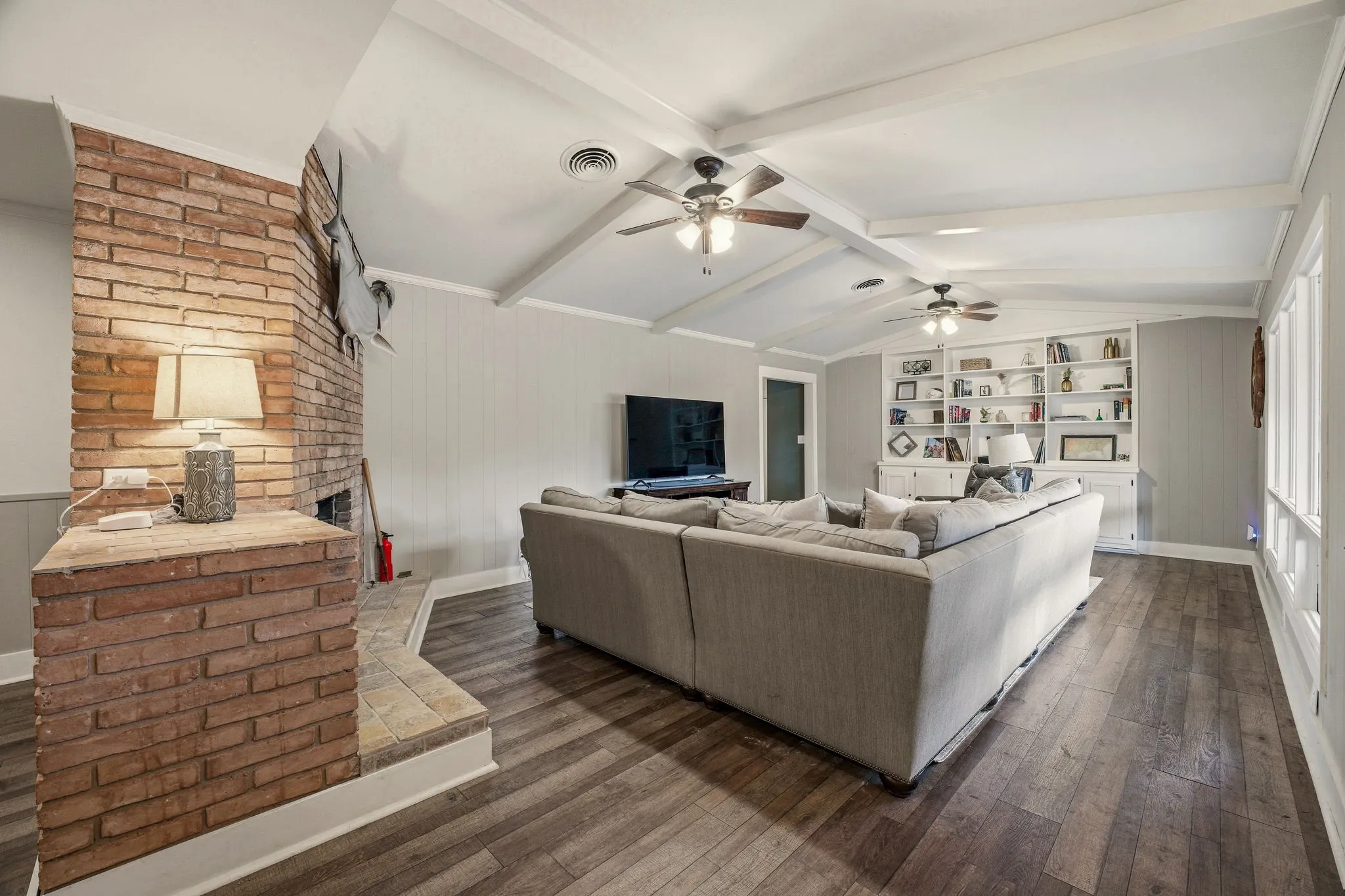 Single Family Residence For Sale in Erath County , 980 N Harbin Drive, Stephenville, Texas 76401, 3 Bedroom, 2 Bathroom, 2 Garage spaces, 2,513 Sqft, built in 1960, Preowned, mls#21200248, Real Estate Agent in Stephenville, Homes For Sale in Erath county, Homes For Sale in Stephenville, Realtor in Stephenville Texas, Real Estate Brokerage Independent Realty Texas, Luminita Cordes Realtor
